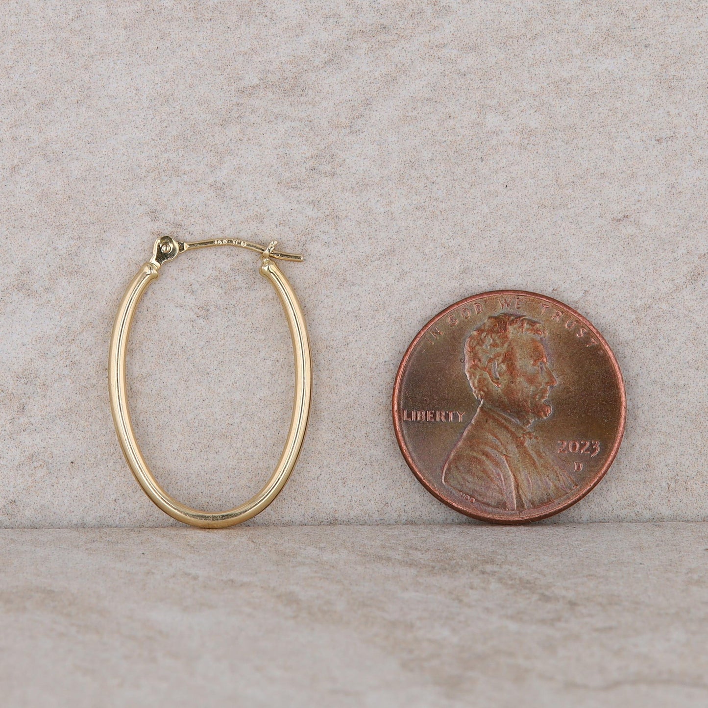 14k Yellow Gold Thin Oval Hoop Earrings 0.72g