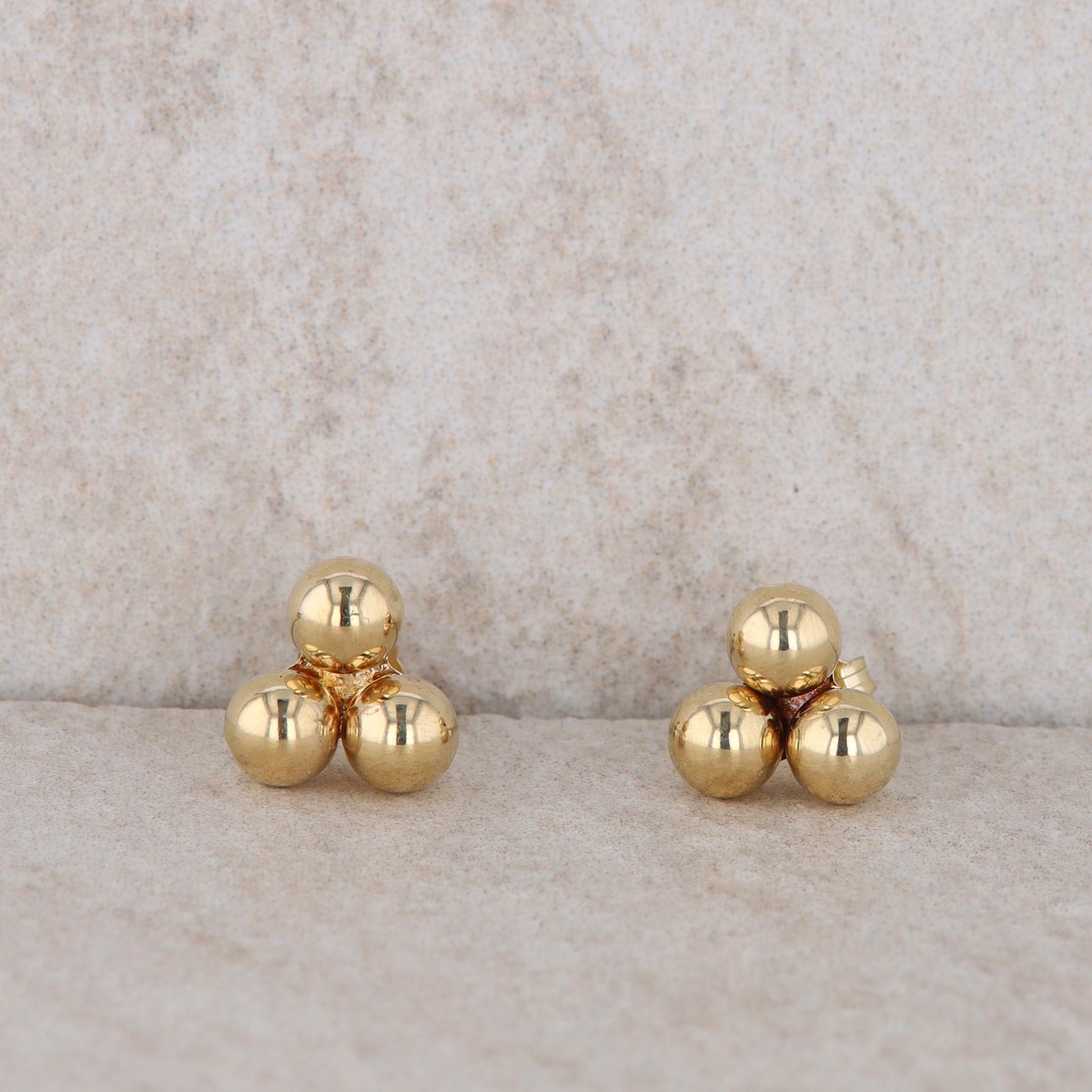 14k Yellow Gold Triple Ball Triangular Stud Earring 0.77g