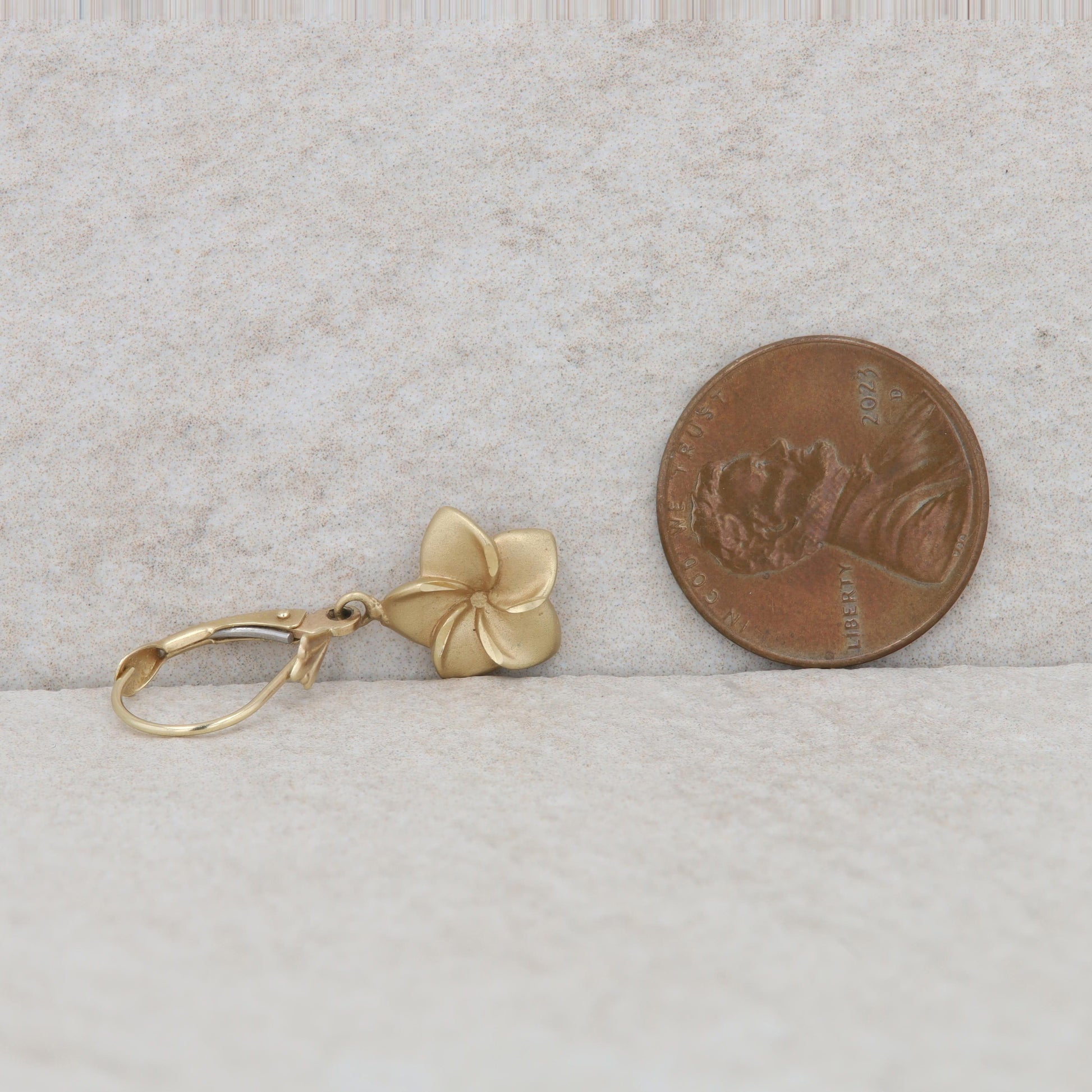 14k Yellow Gold Flower Dangle Leverback Earrings 2.10g