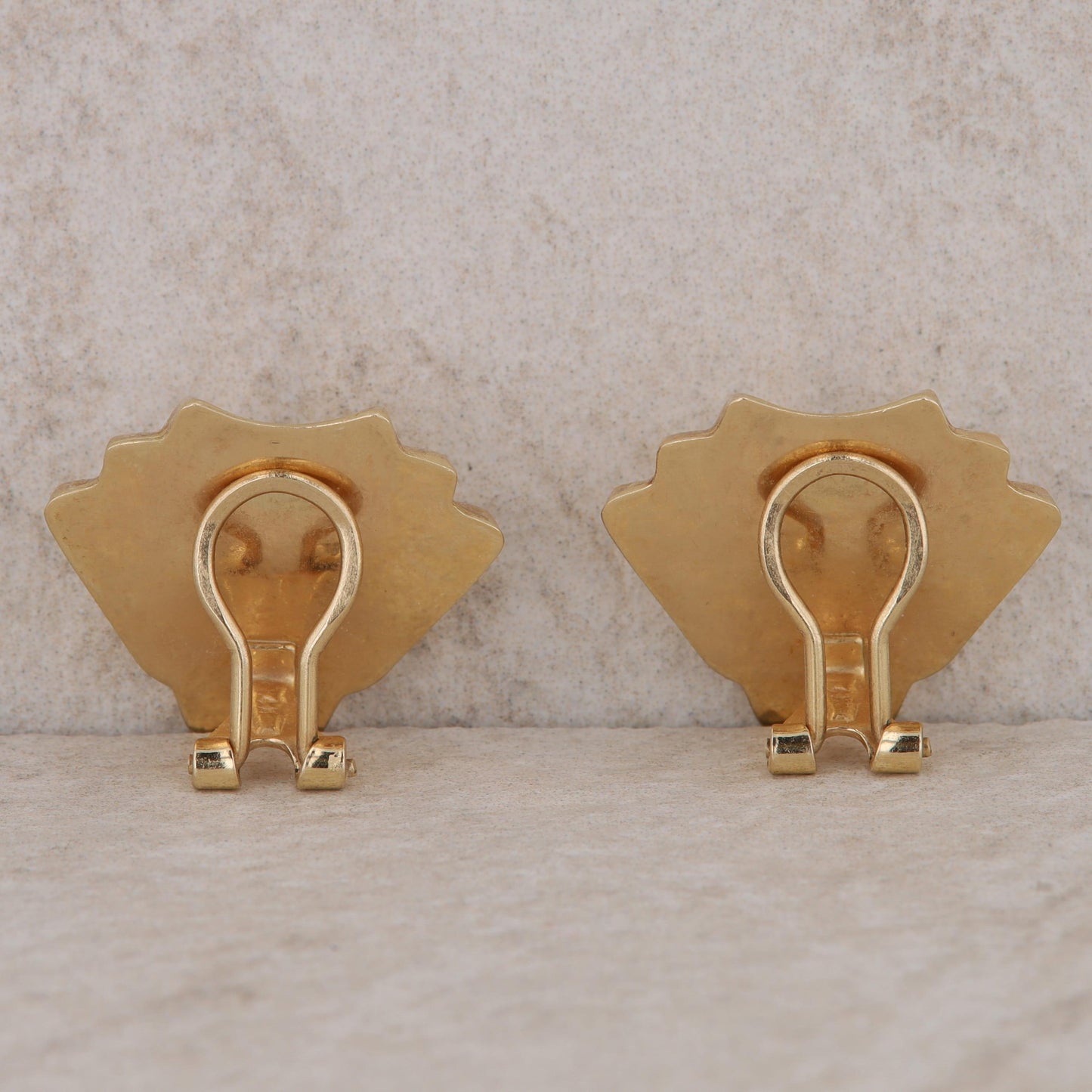 14k Yellow Gold Non Pierced Shell Earrings 6.1g