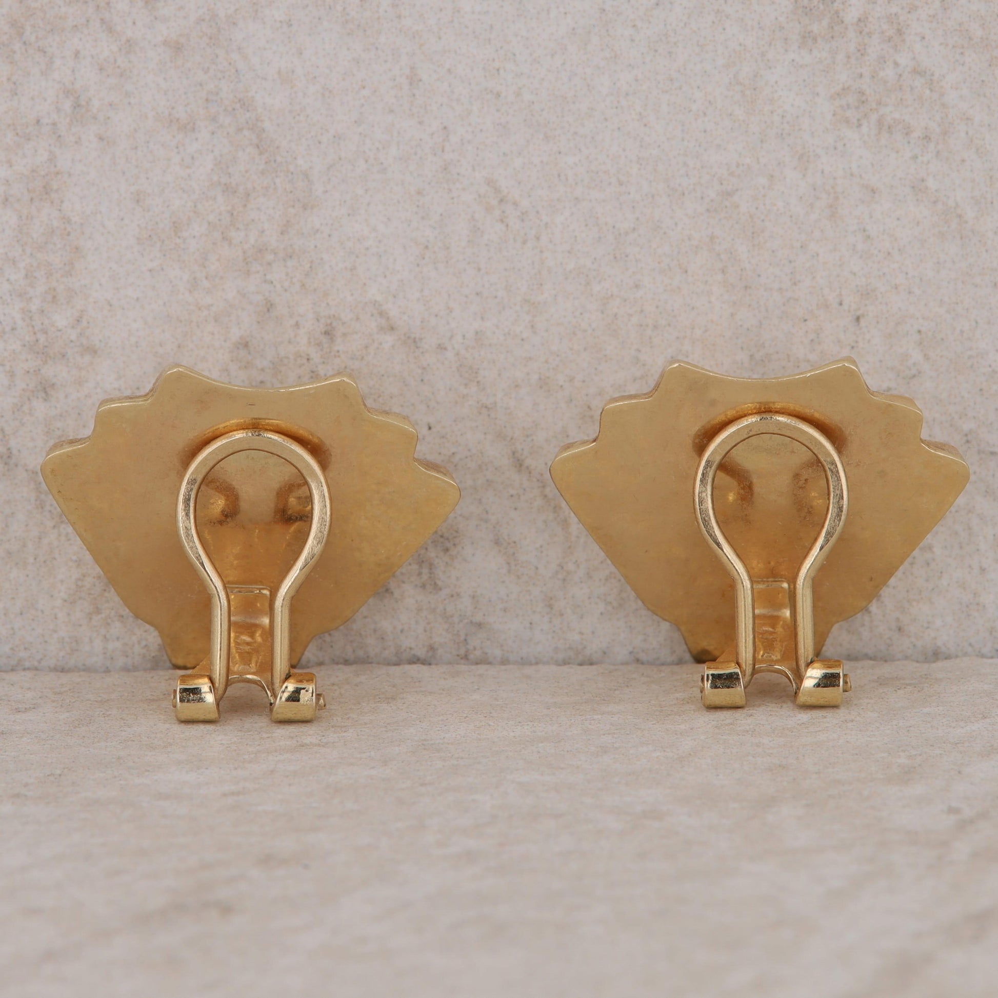 14k Yellow Gold Non Pierced Shell Earrings 6.1g