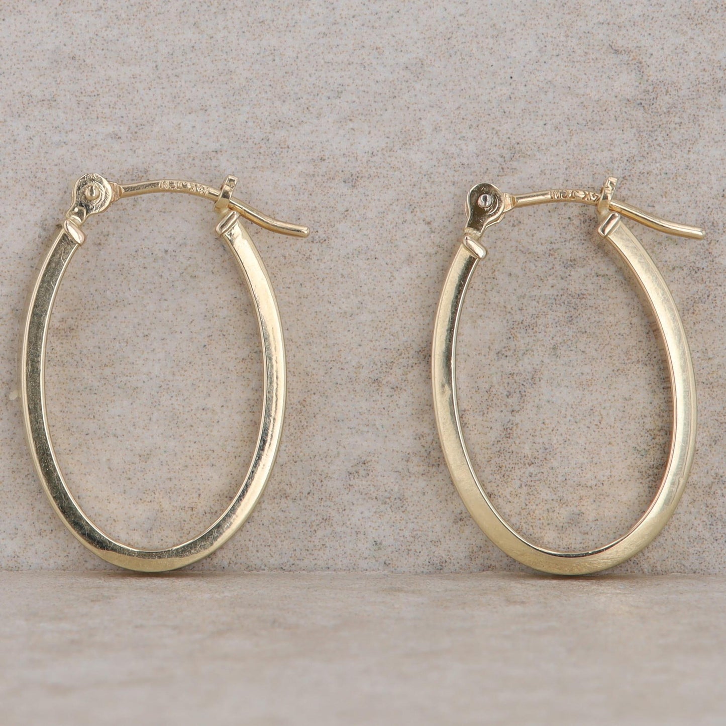 14k Yellow Gold Flat Oval Hoop Earrings, 1.0g