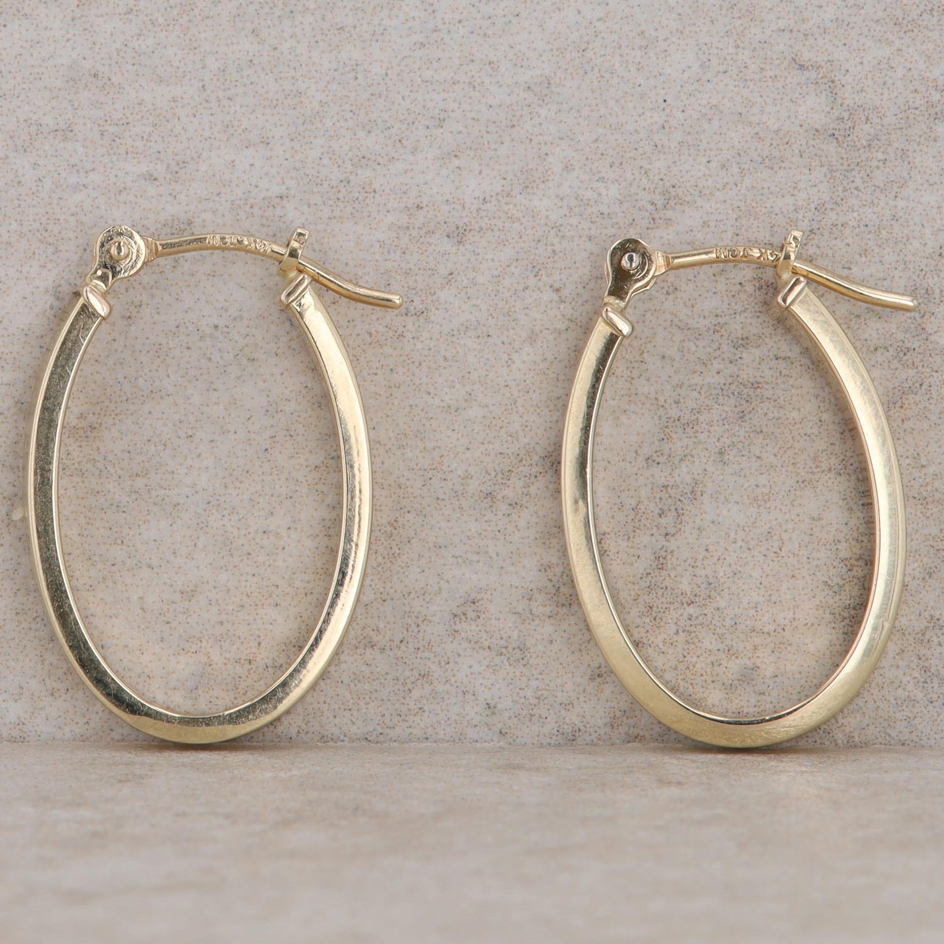 14k Yellow Gold Flat Oval Hoop Earrings, 1.0g