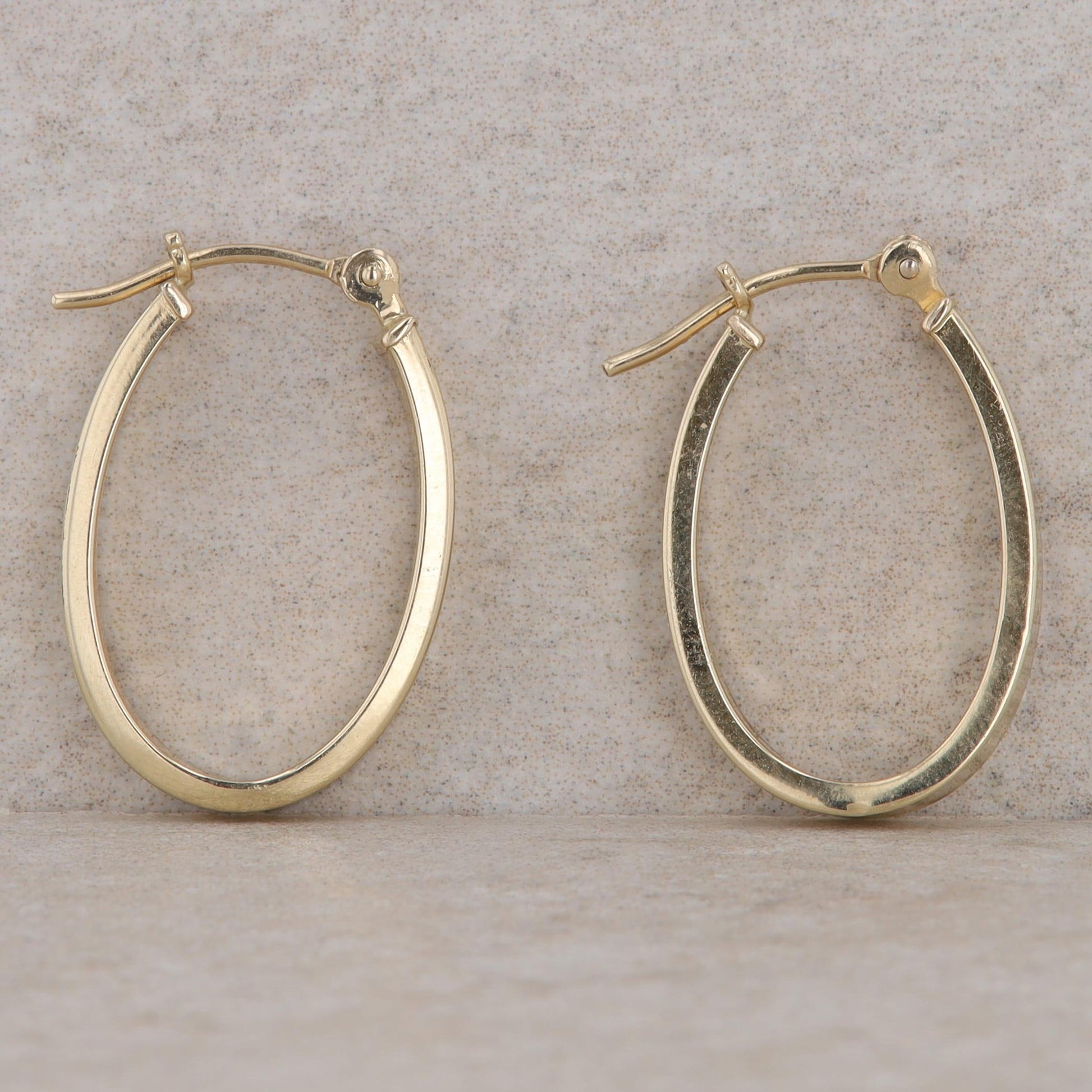 14k Yellow Gold Flat Oval Hoop Earrings, 1.0g