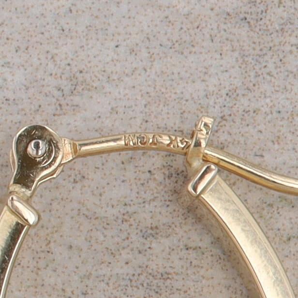 14k Yellow Gold Flat Oval Hoop Earrings, 1.0g