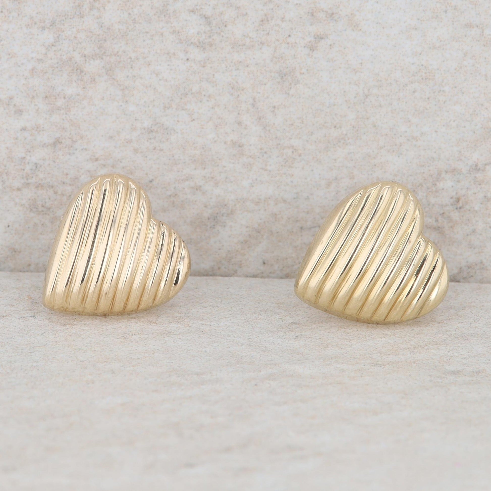 14k Yellow Gold Ribbed Heart Stud Earrings, 1.1g