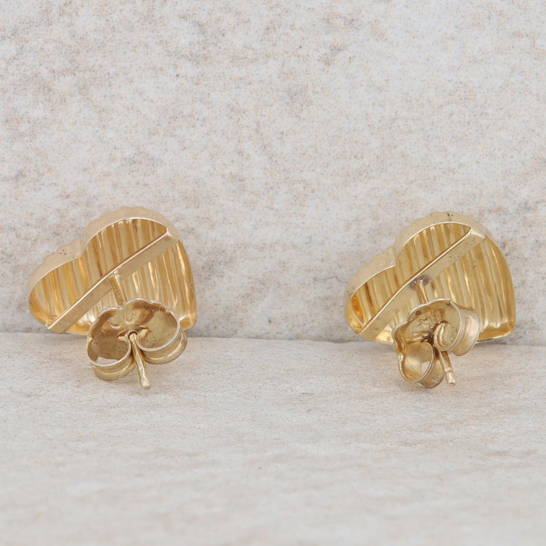 14k Yellow Gold Ribbed Heart Stud Earrings, 1.1g