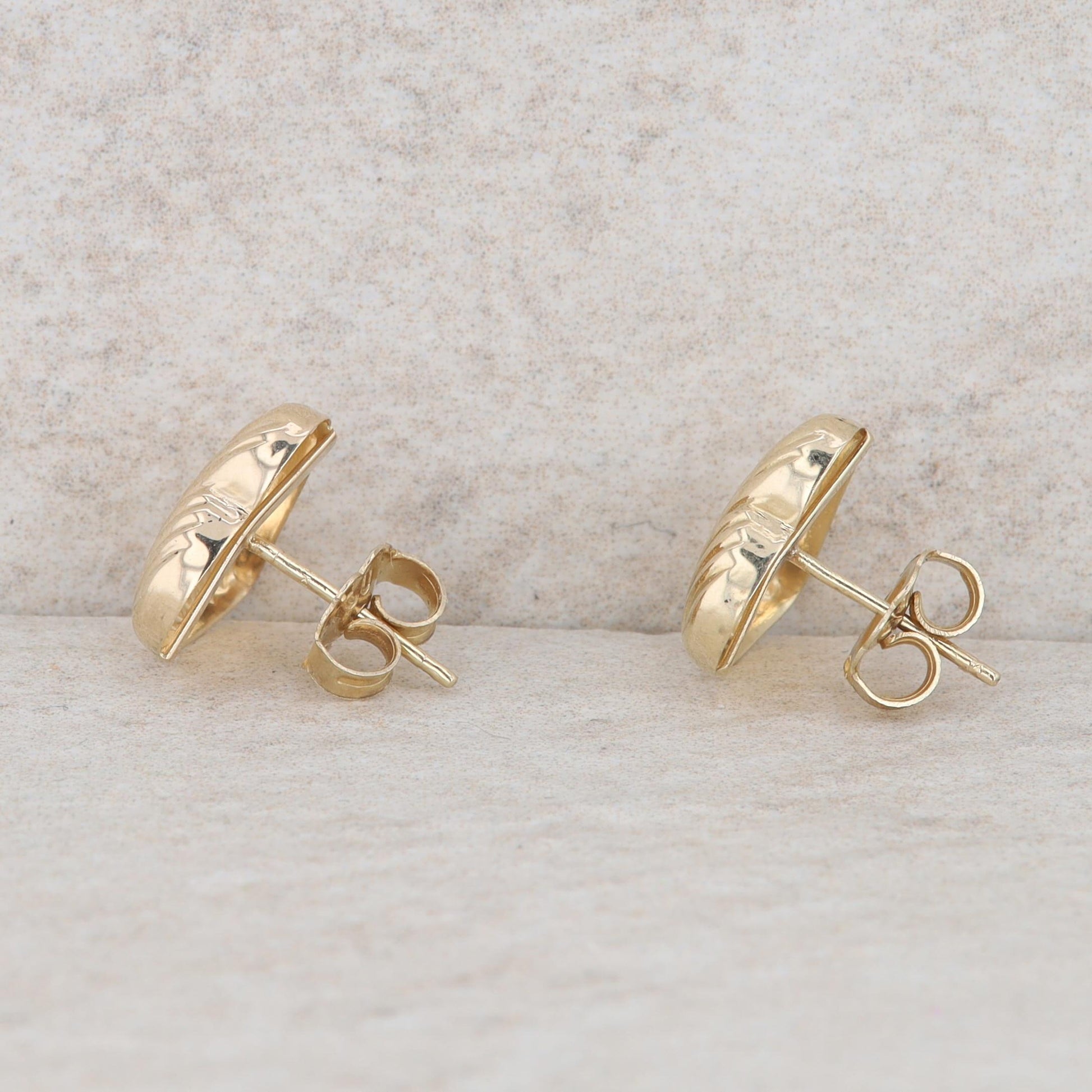 14k Yellow Gold Ribbed Heart Stud Earrings, 1.1g