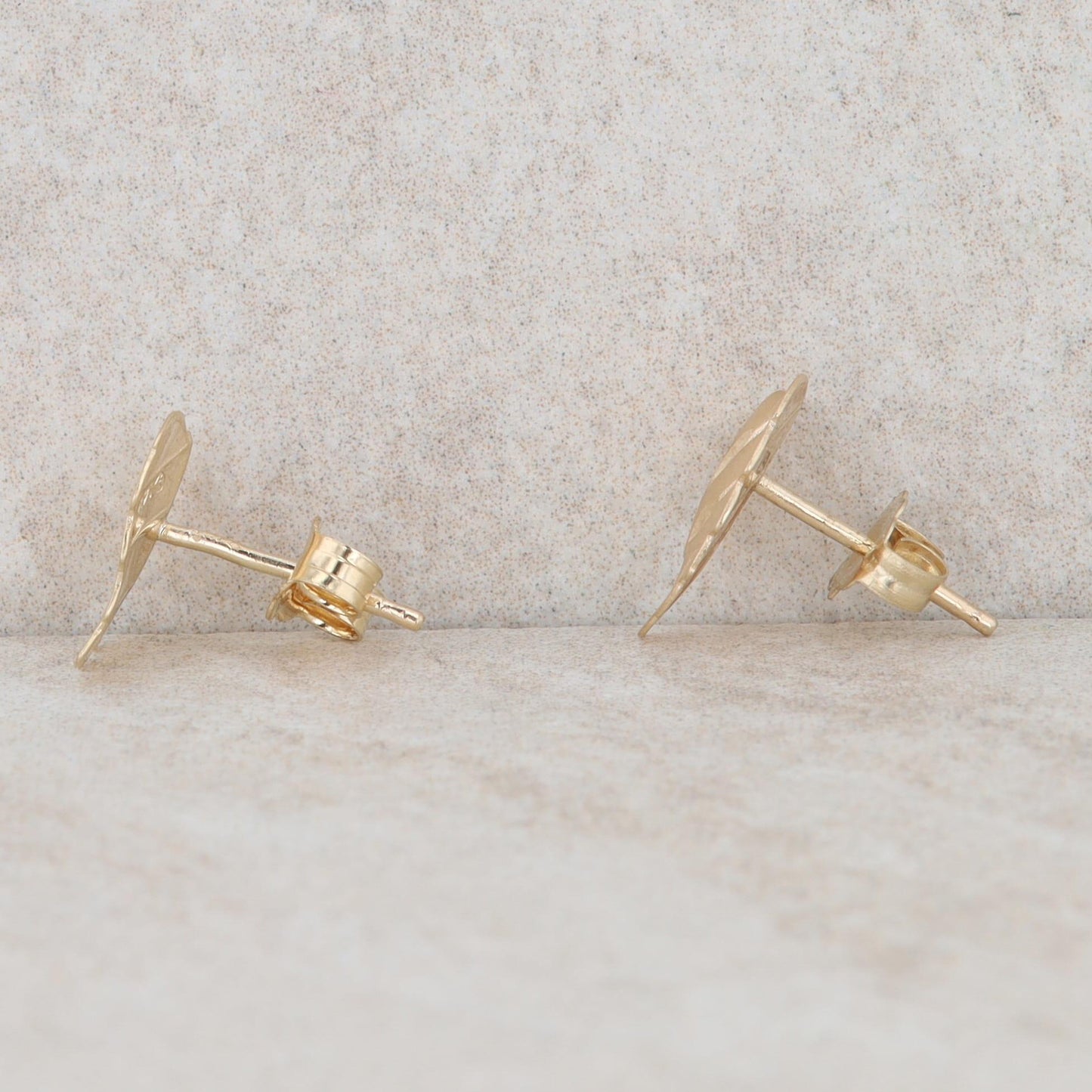 14k Yellow Gold Leaf Stud Earrings, 0.6g