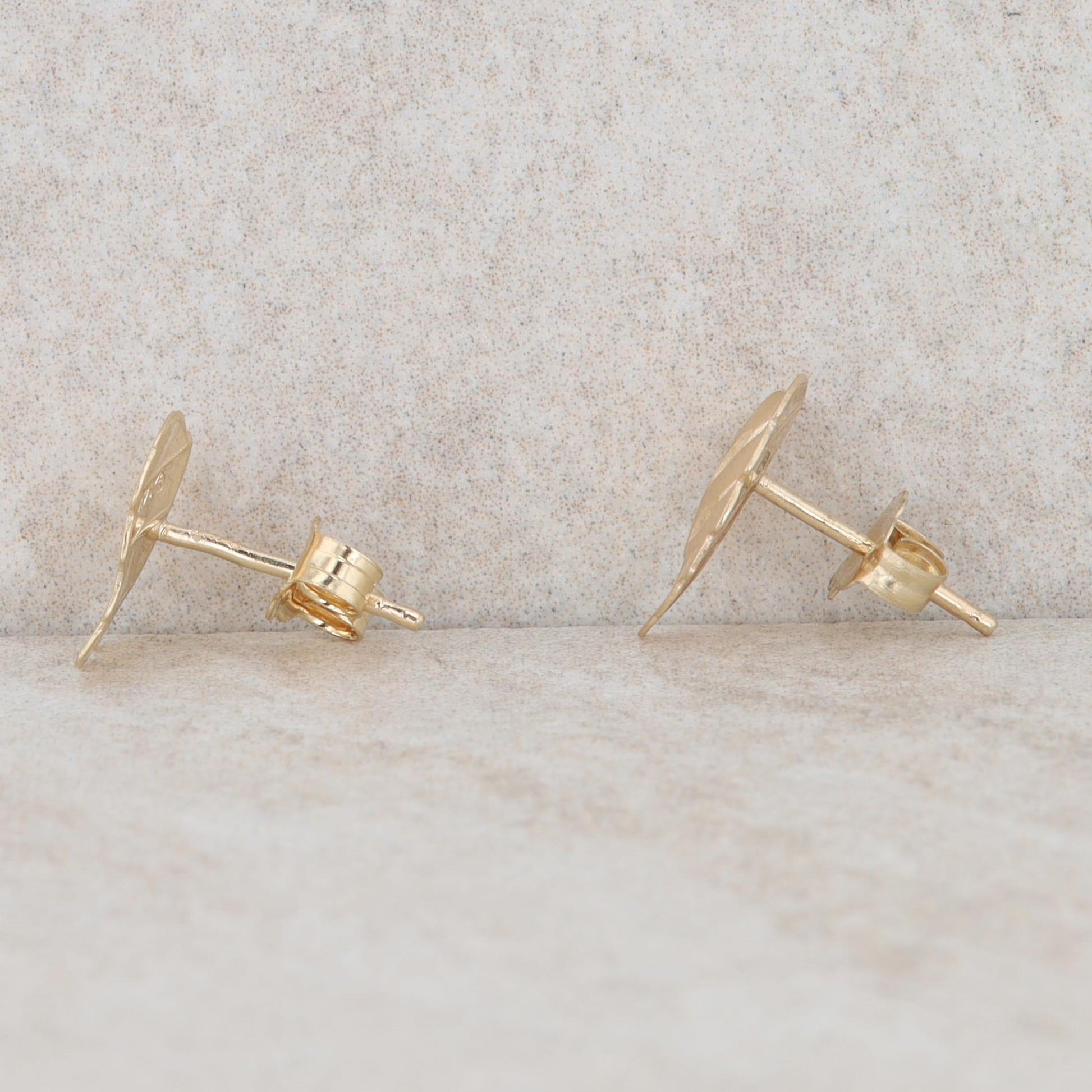 14k Yellow Gold Leaf Stud Earrings, 0.6g