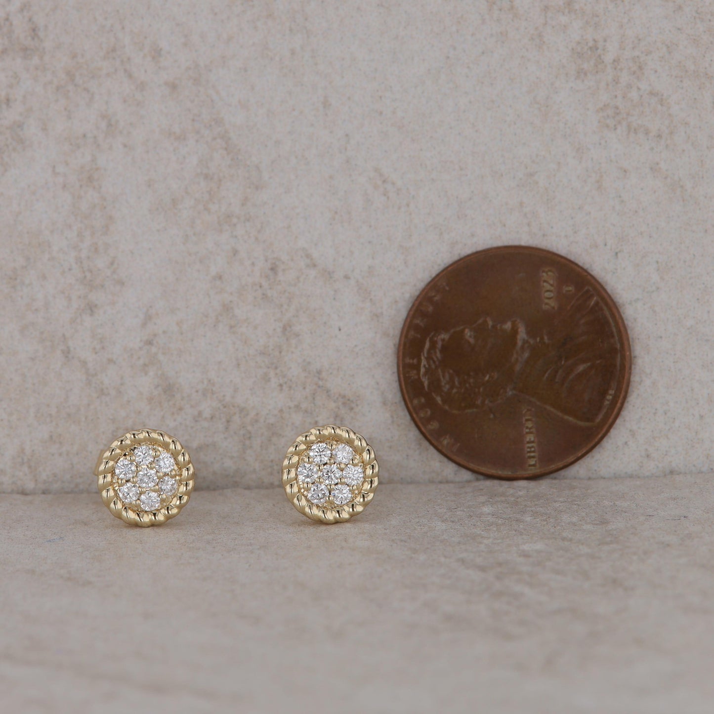 14k Yellow Gold Cluster Round Stud Earrings