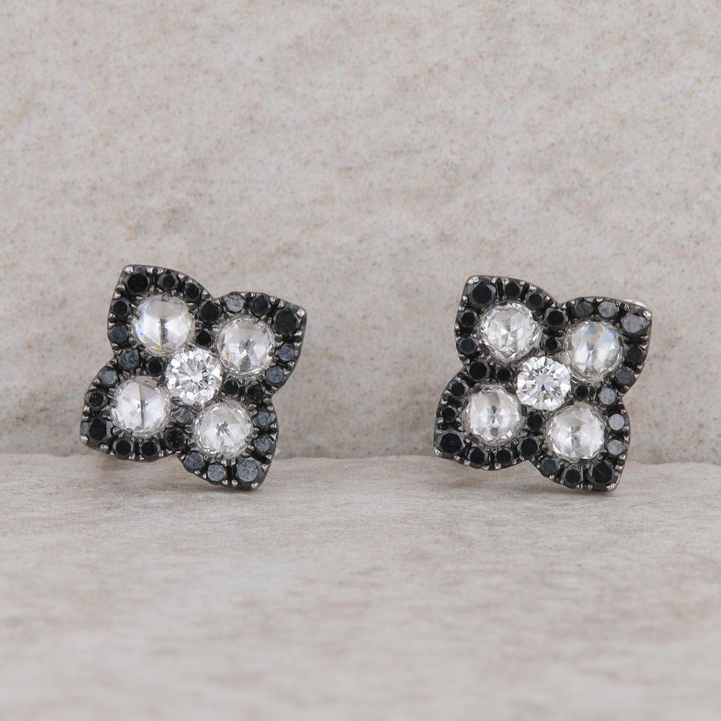 Spark 18k White Gold White and Black Diamond Floral Stud Earrings