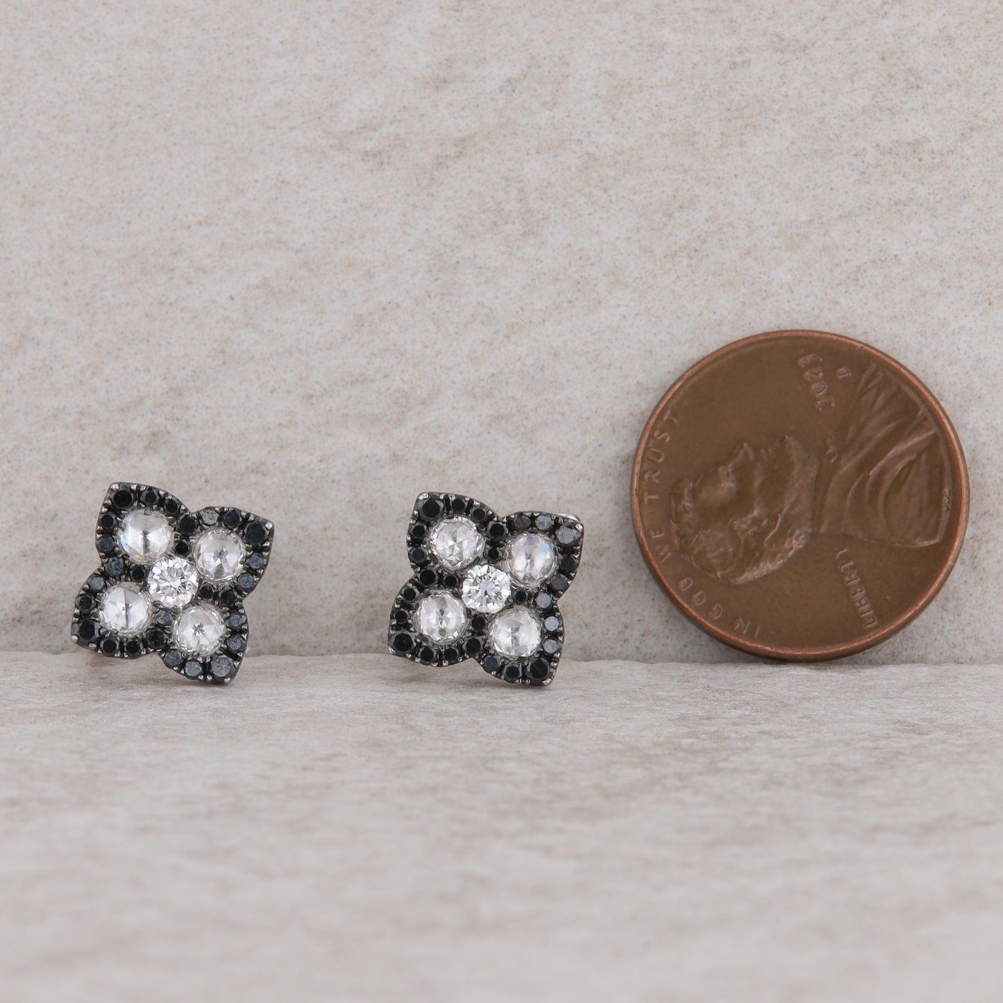 Spark 18k White Gold White and Black Diamond Floral Stud Earrings