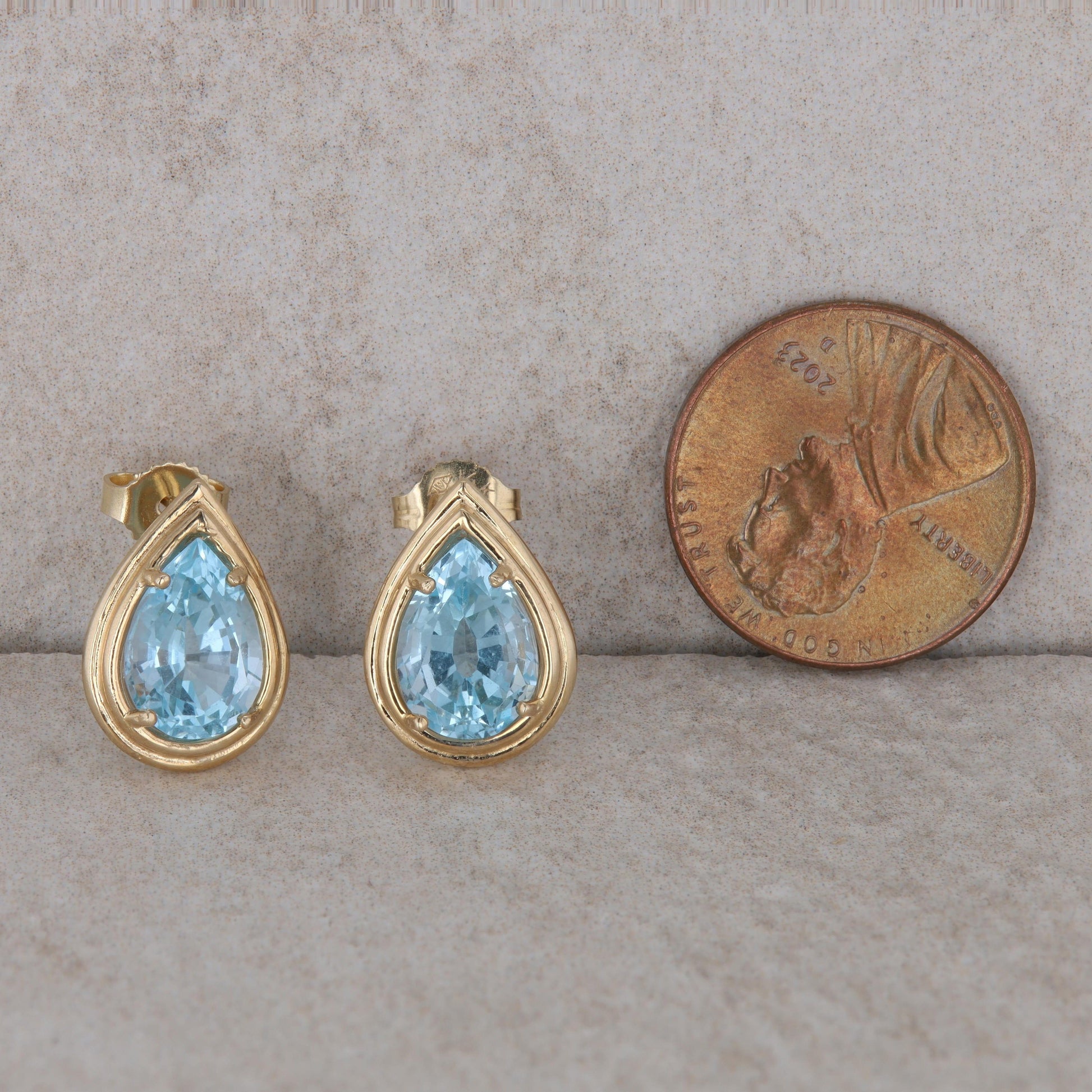 14k Yellow Gold Pear Teardrop Blue Topaz Stud Earrings