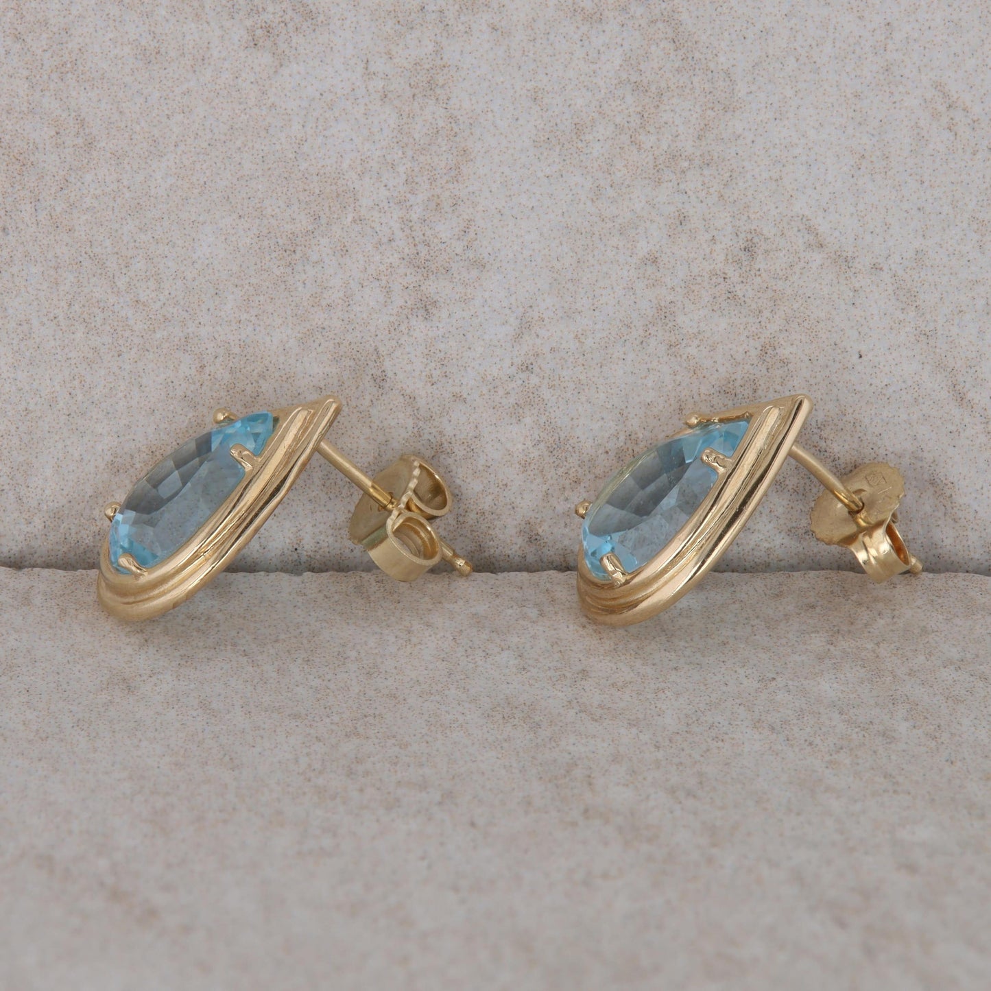 14k Yellow Gold Pear Teardrop Blue Topaz Stud Earrings