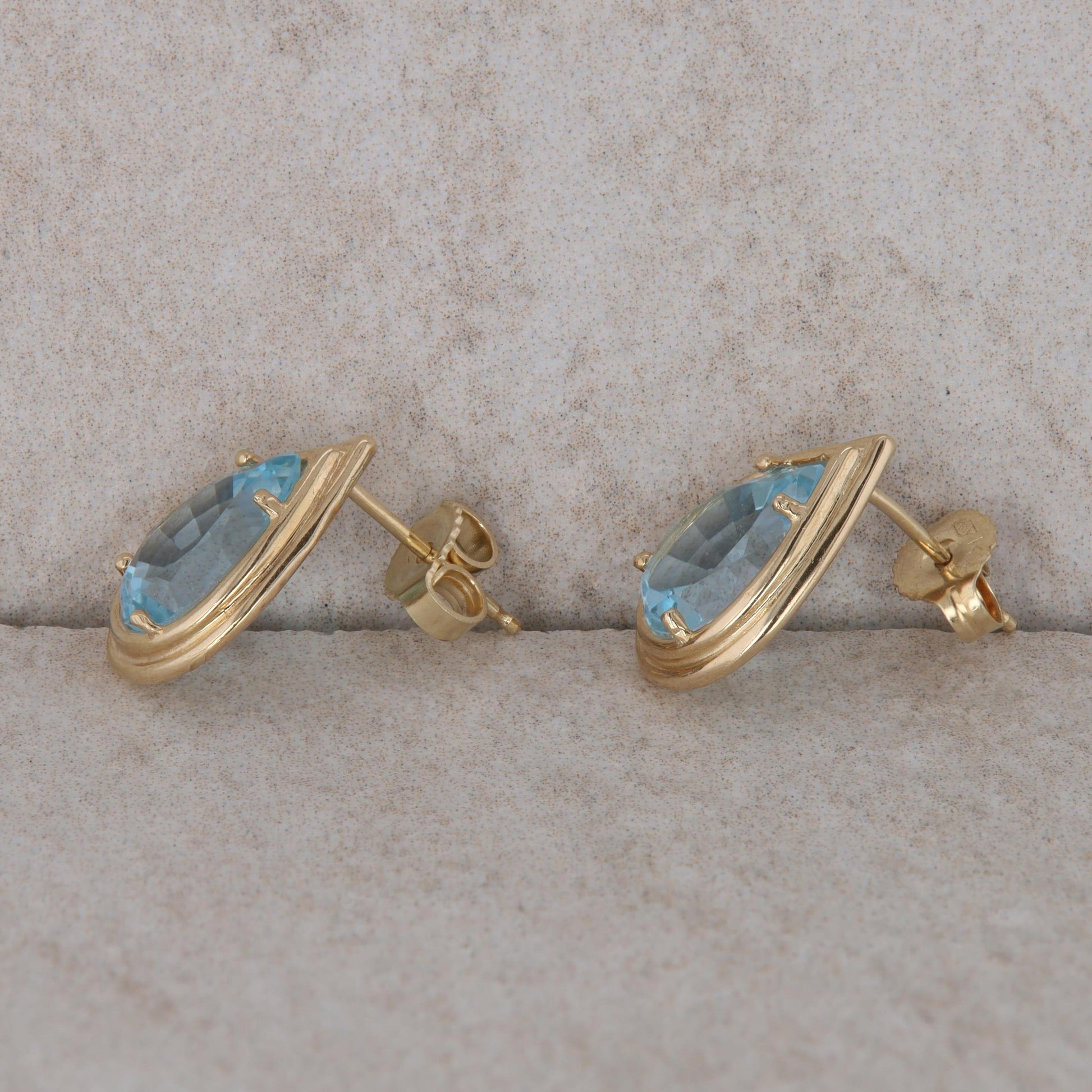 14k Yellow Gold Pear Teardrop Blue Topaz Stud Earrings