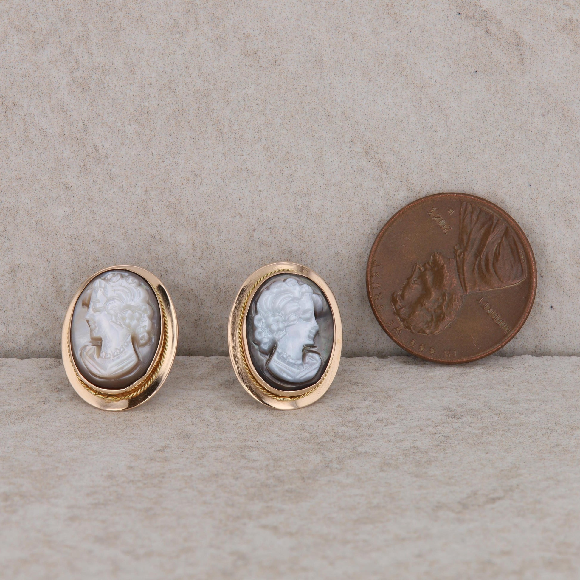 14k Yellow Gold Cameo Oval Stud Earrings