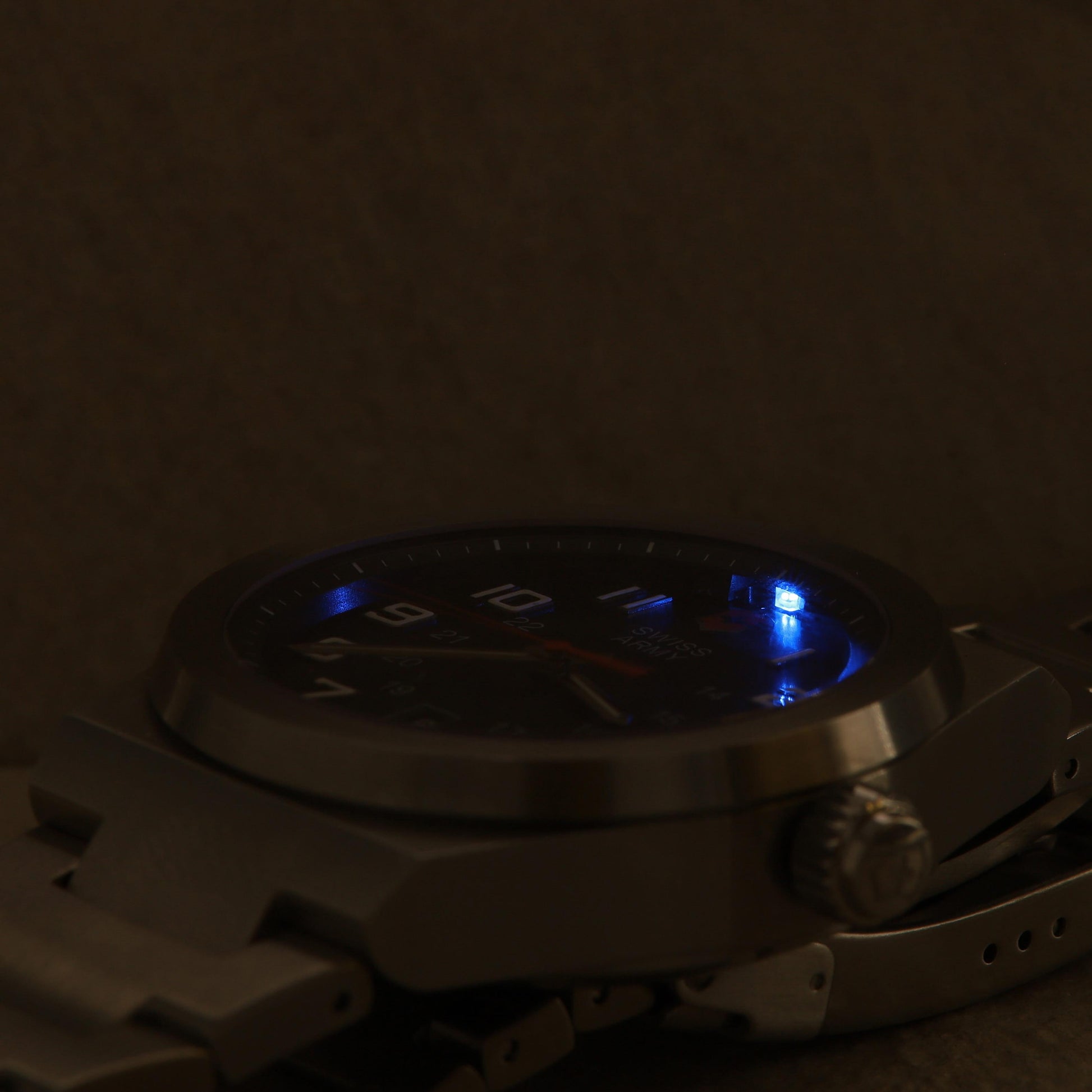 Swiss Army Victorinox Nigh Vision LED Flashlight/ Blue Light Watch, 241130