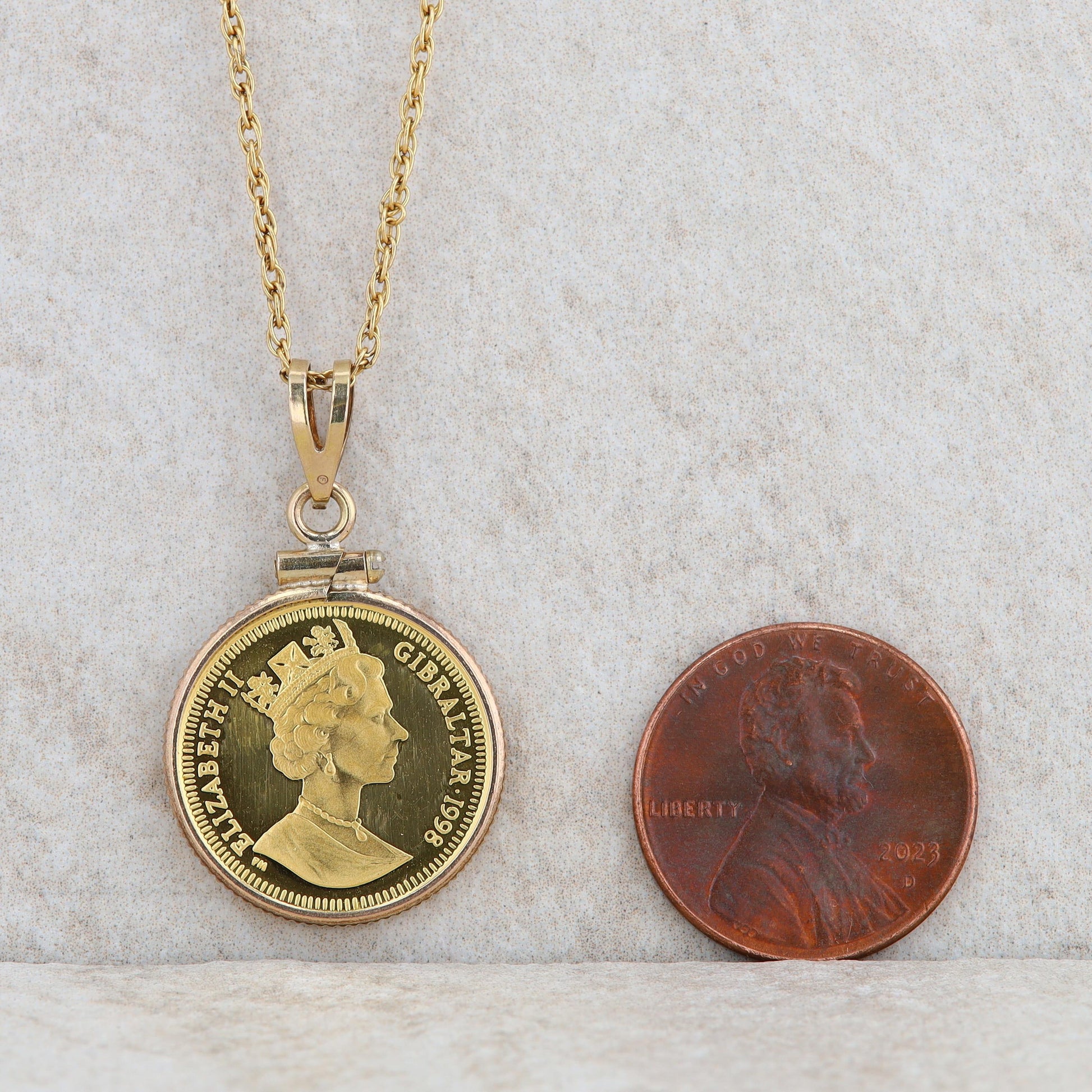 Gold Filled 1998 Gibraltar Gold 1/10 oz Royal Kissing Cherub Coin Necklace