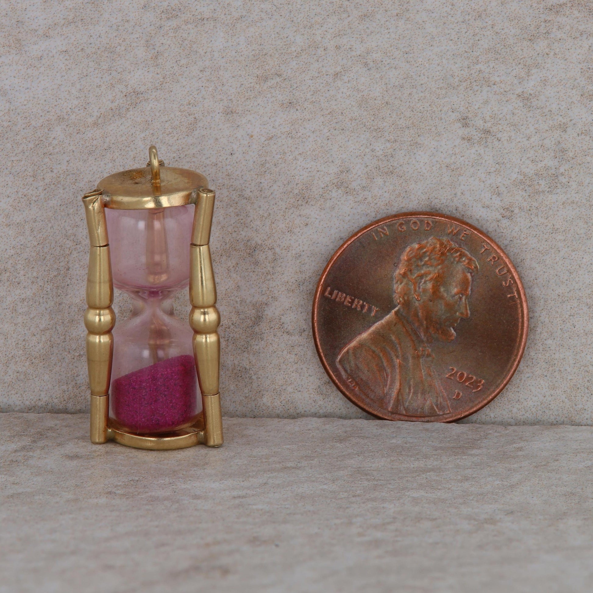 14k Yellow Gold Hourglass Red Sand Charm/Pendant