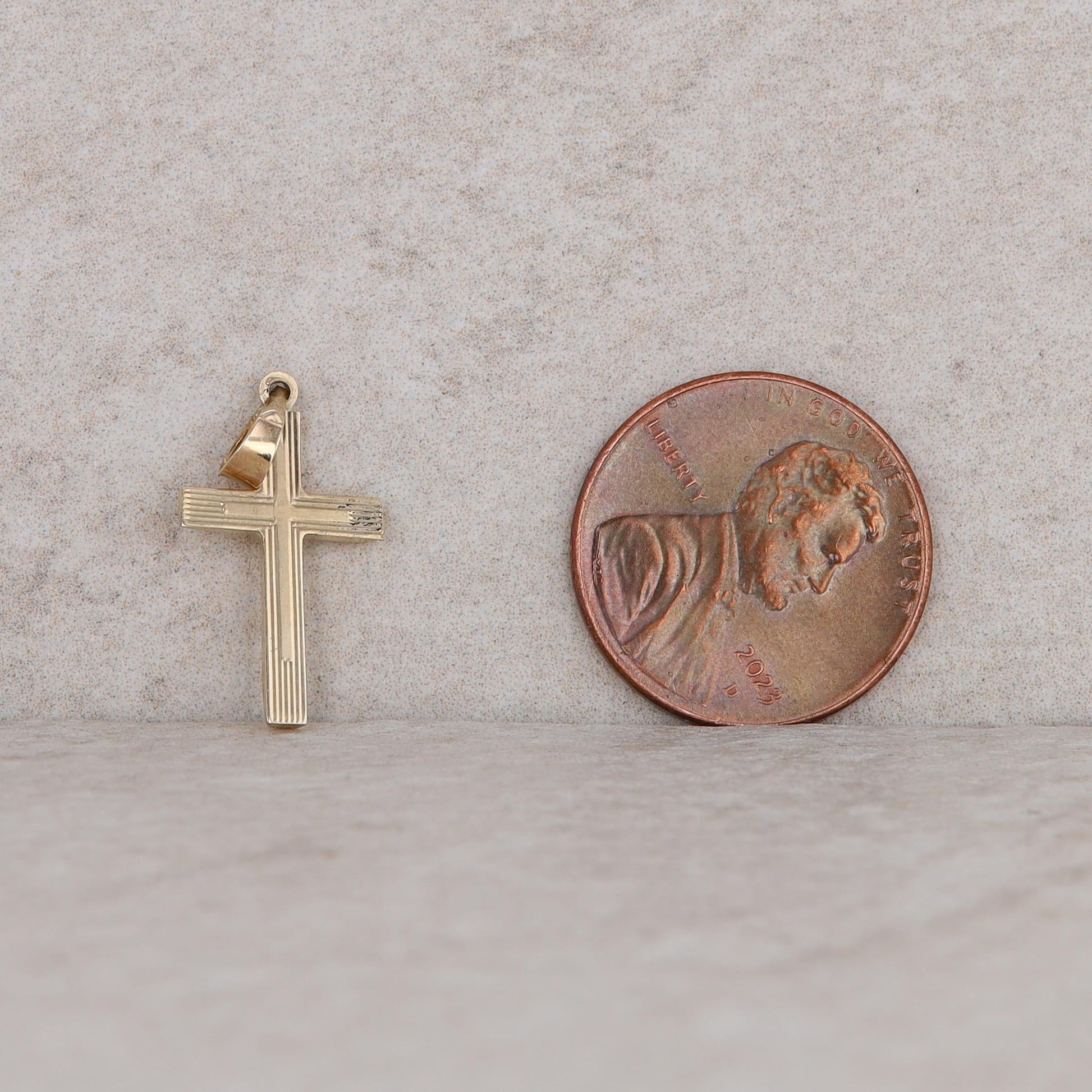 14k Yellow Gold Cross Pendant 0.4g