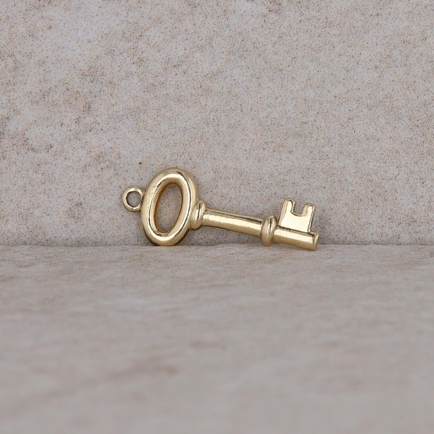 14k Yellow Gold Key Charm/Pendant 0.5g