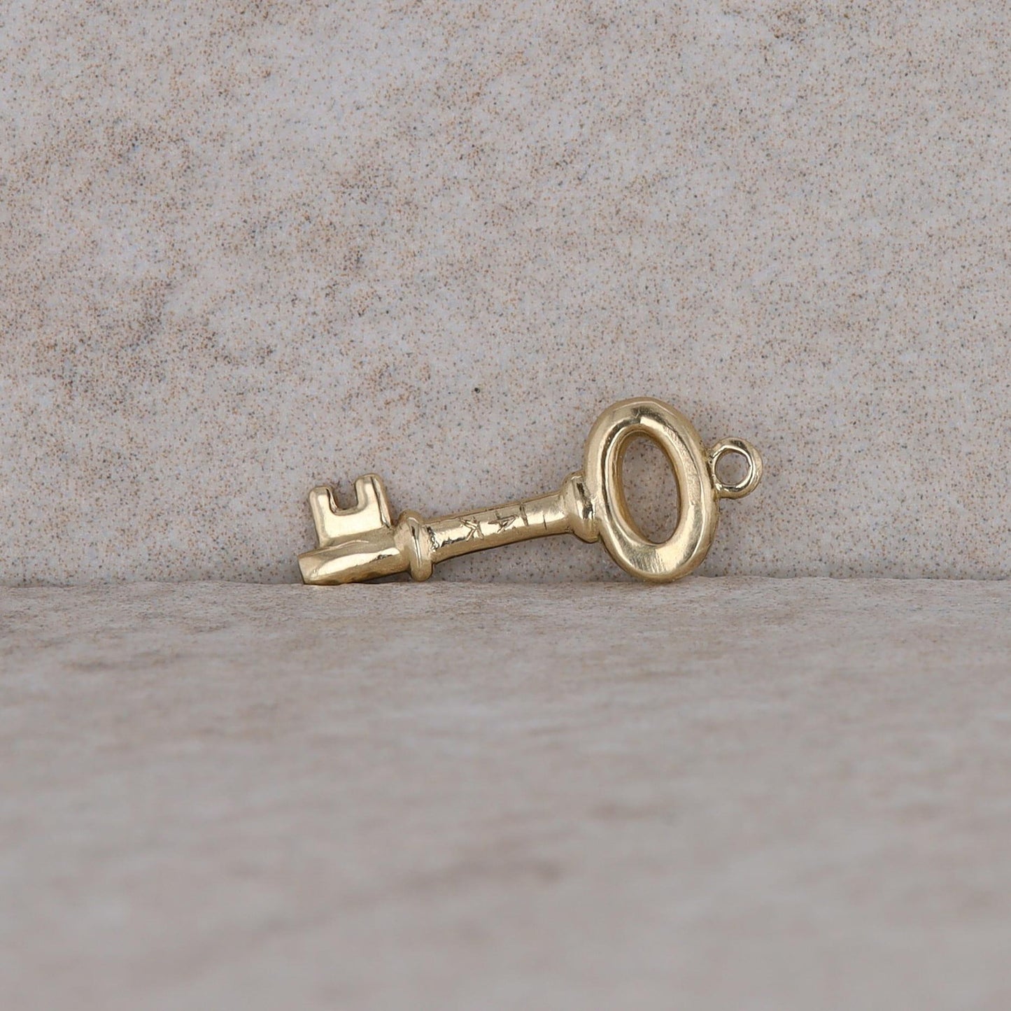 14k Yellow Gold Key Charm/Pendant 0.5g