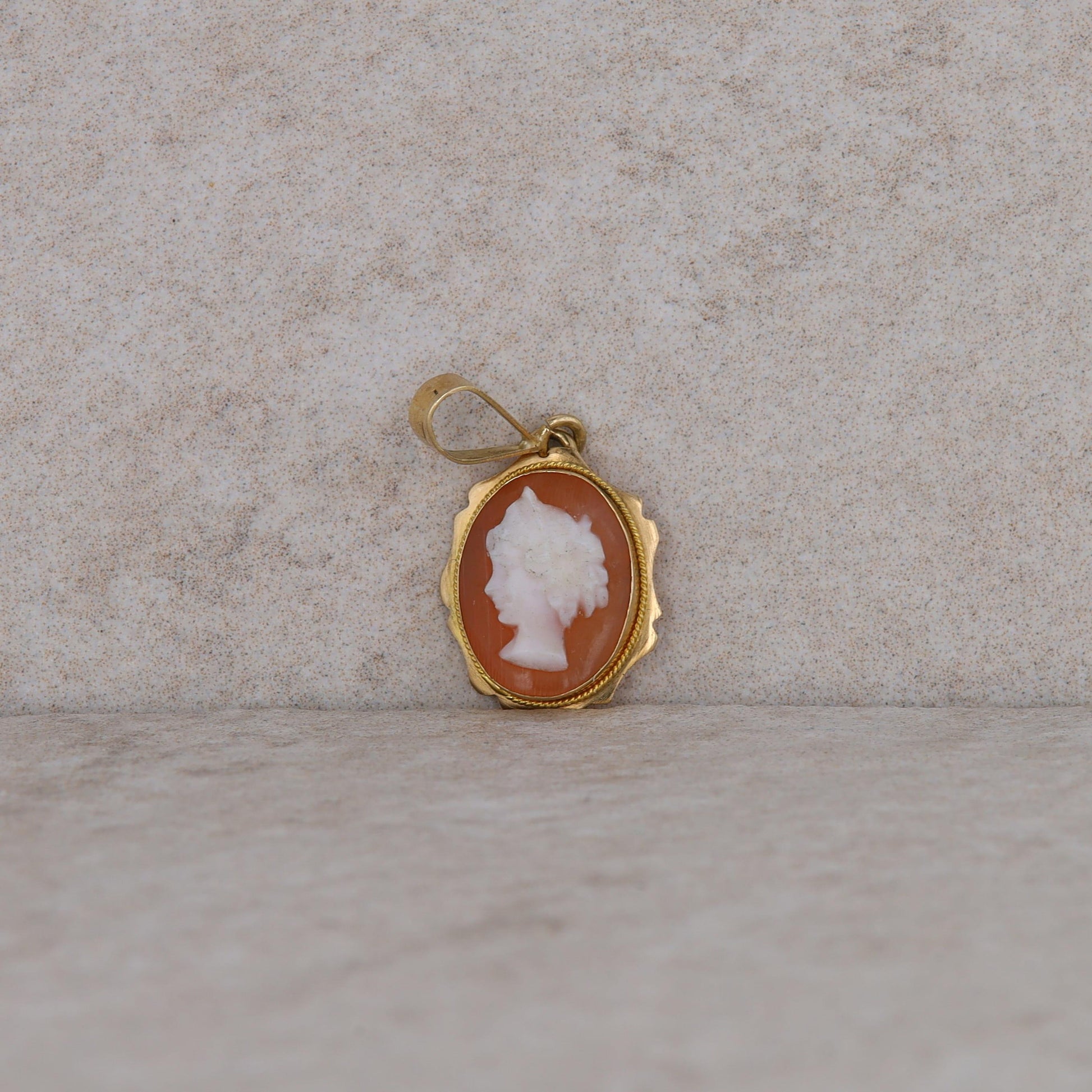 14k Yellow Gold Cameo Pendant