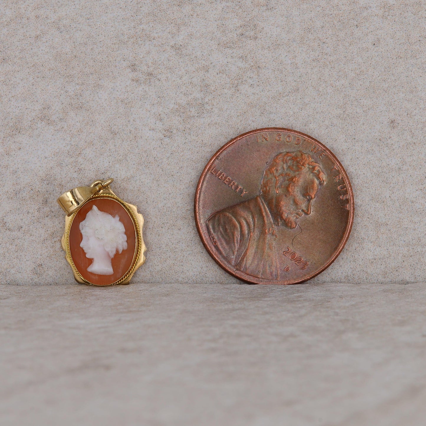 14k Yellow Gold Cameo Pendant