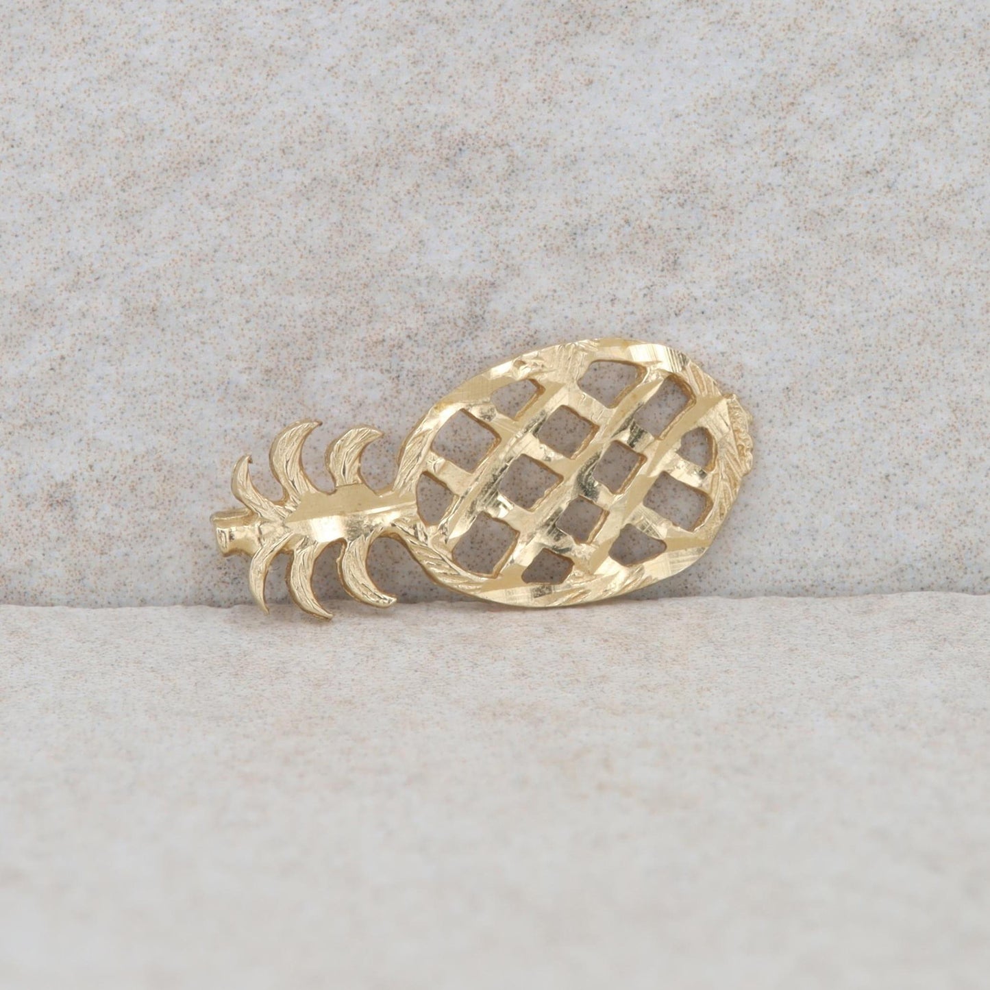 14k Yellow Gold Pineapple Pendant 0.60g