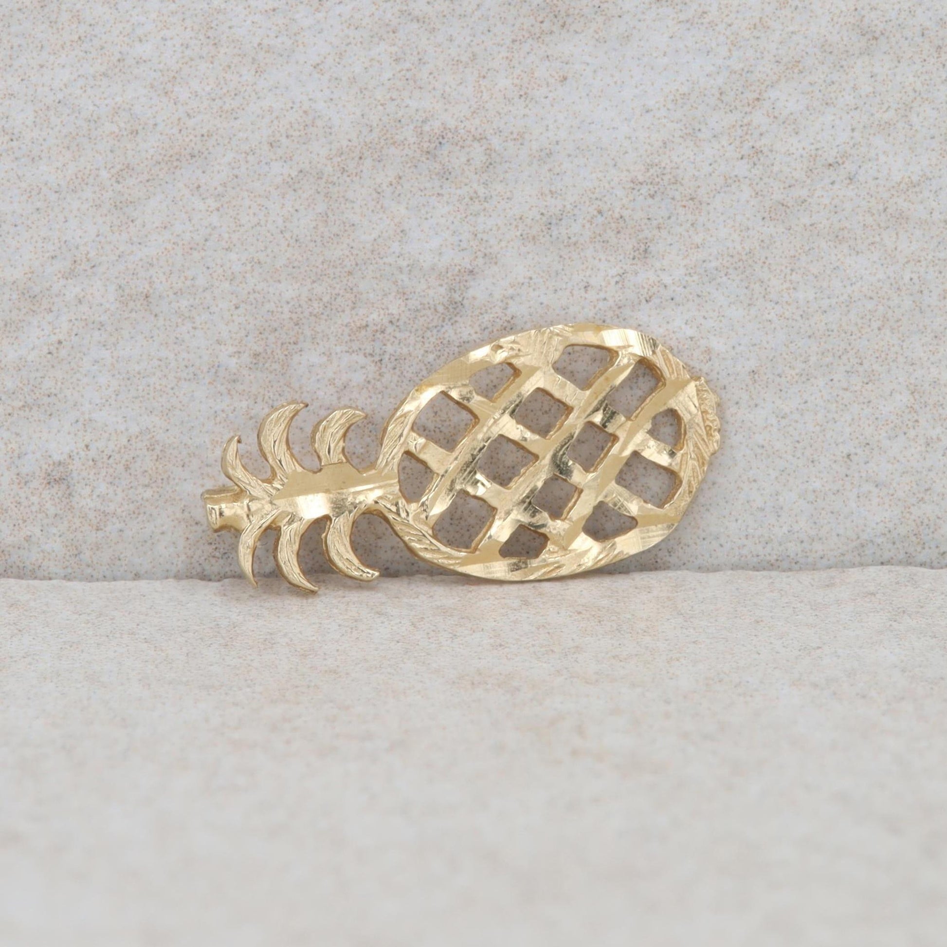 14k Yellow Gold Pineapple Pendant 0.60g