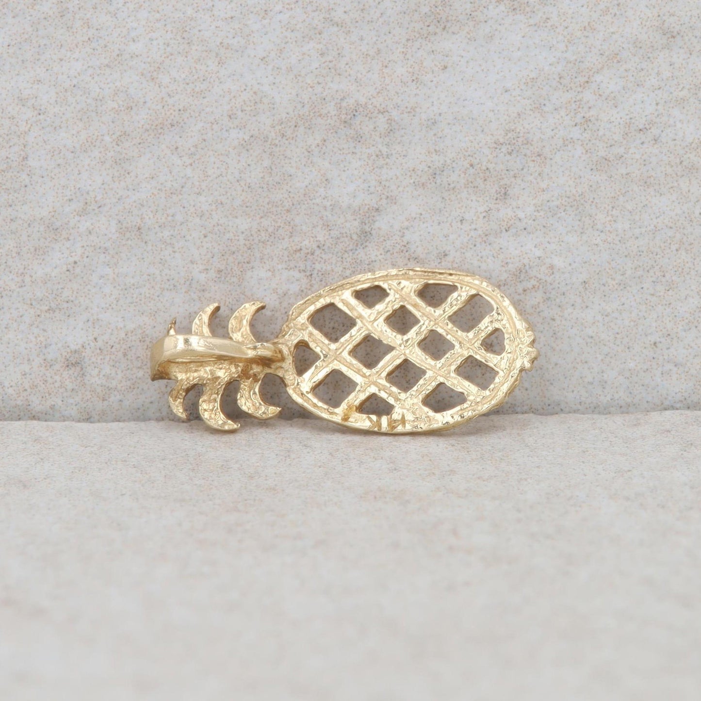 14k Yellow Gold Pineapple Pendant 0.60g