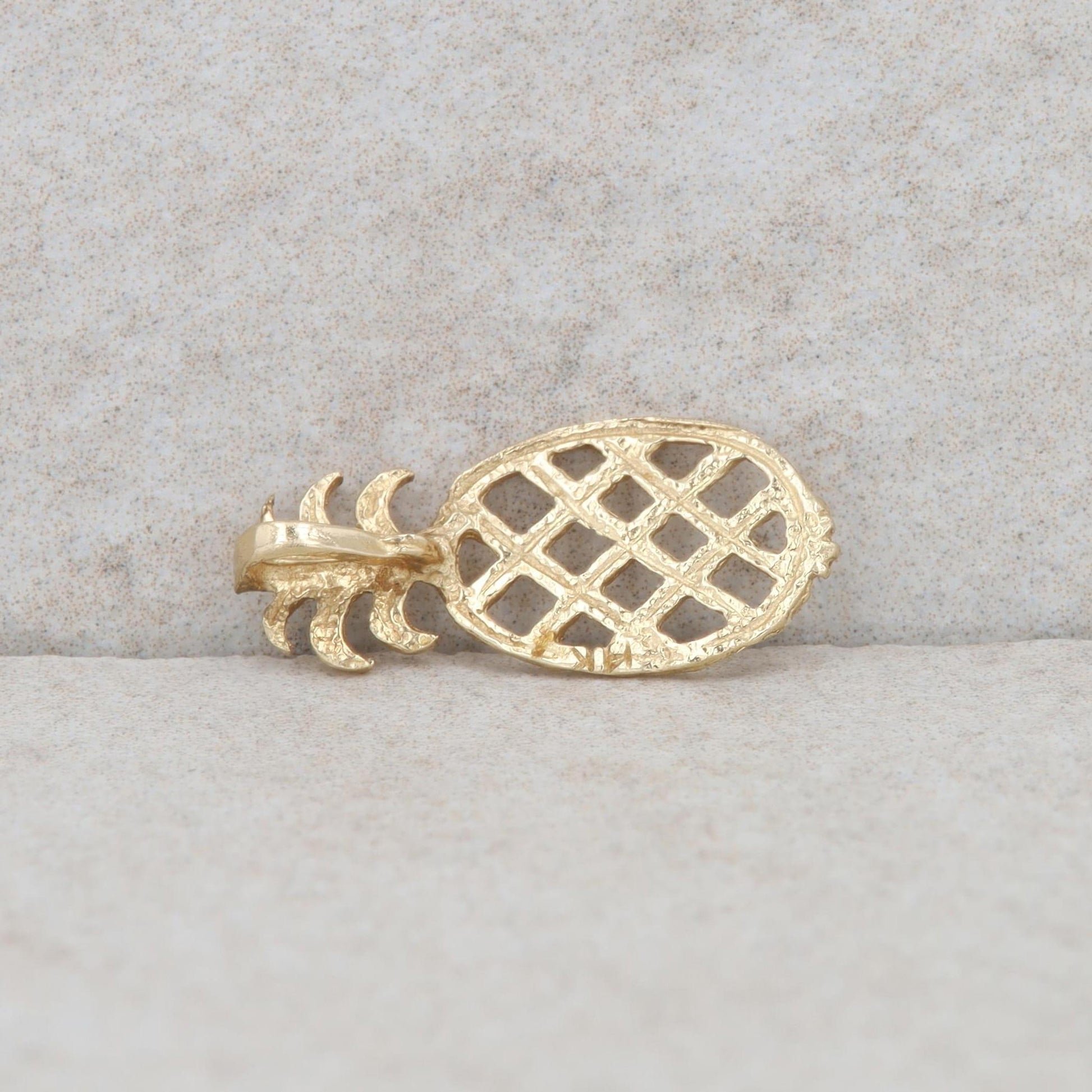 14k Yellow Gold Pineapple Pendant 0.60g