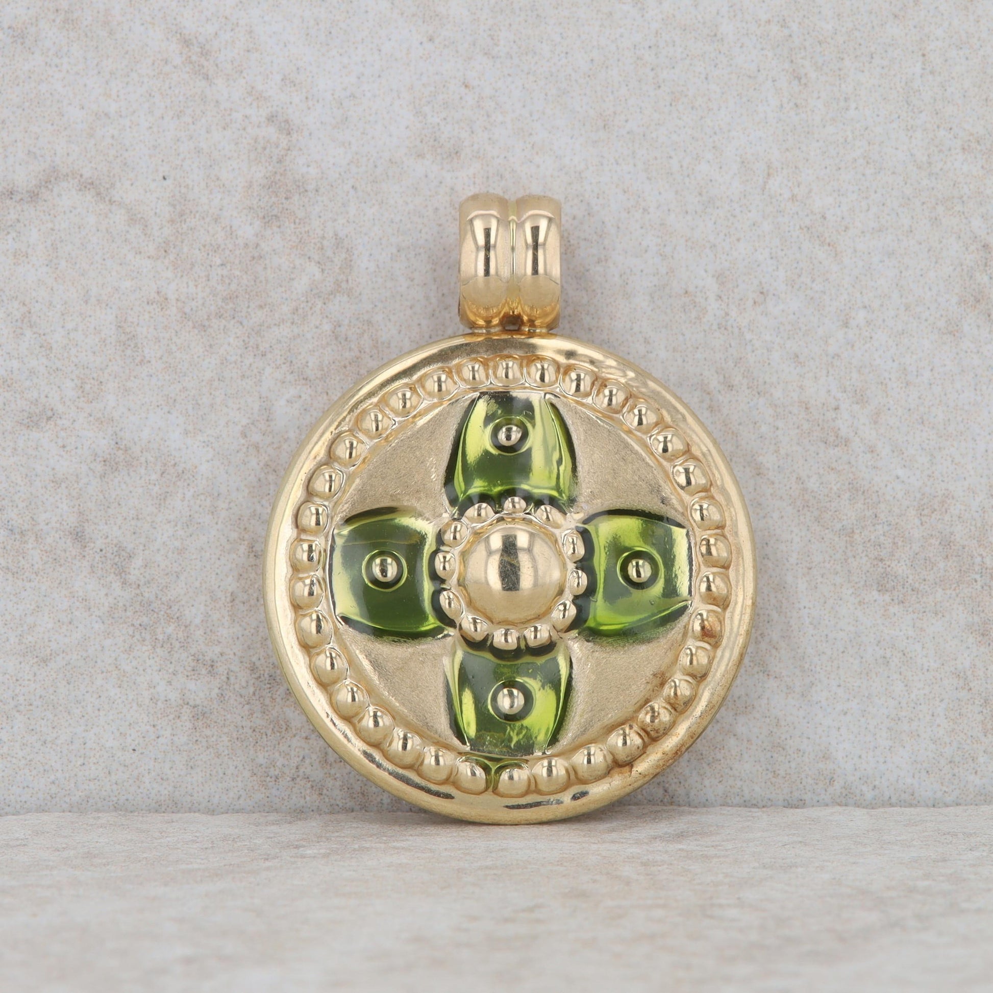 14k Yellow Gold Green Enamel Hollow Lightweight Disc Pendant 2.35g