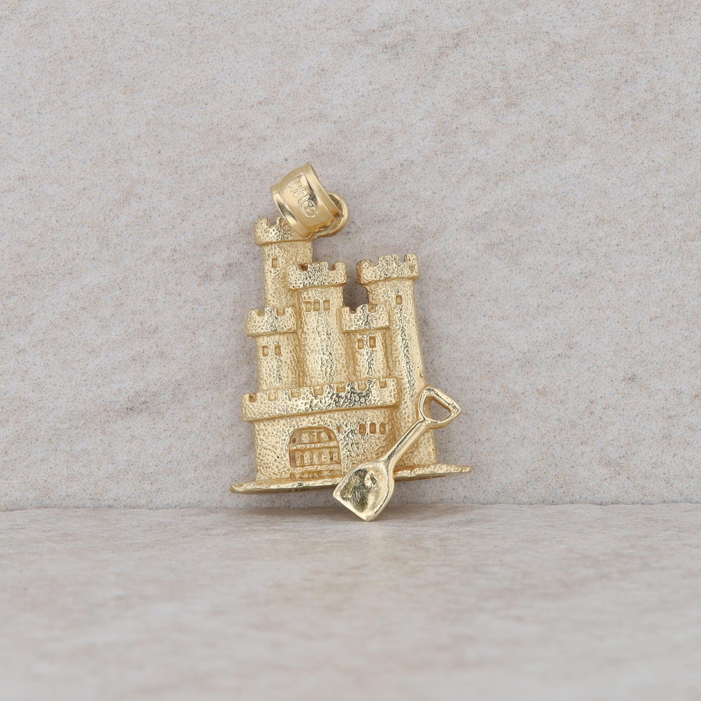 14k Yellow Gold Sand Castle Pendant 5.35g