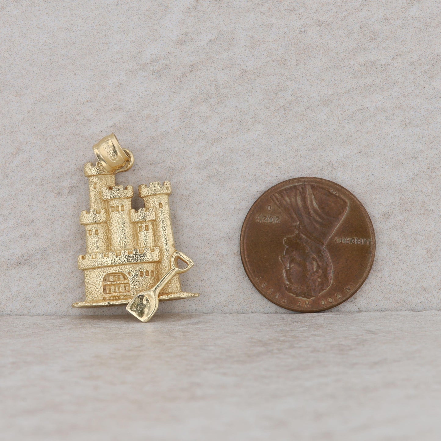 14k Yellow Gold Sand Castle Pendant 5.35g