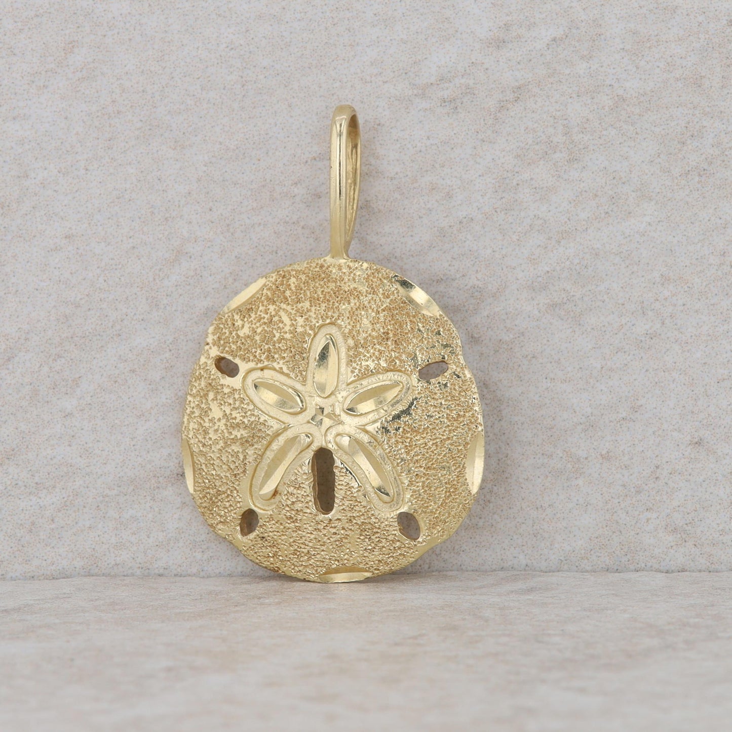 14k Yellow Gold Sand Dollar Pendant 4.67g