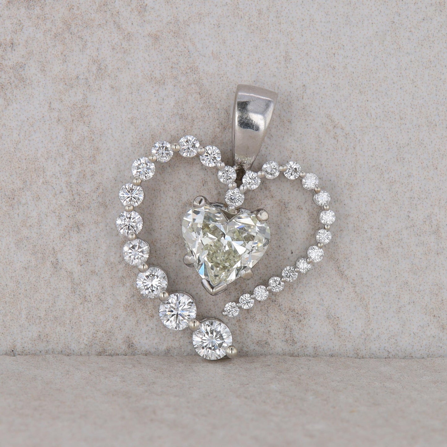 14k White Gold Heart Diamond with Graduated Round Diamond Heart Halo Pendant