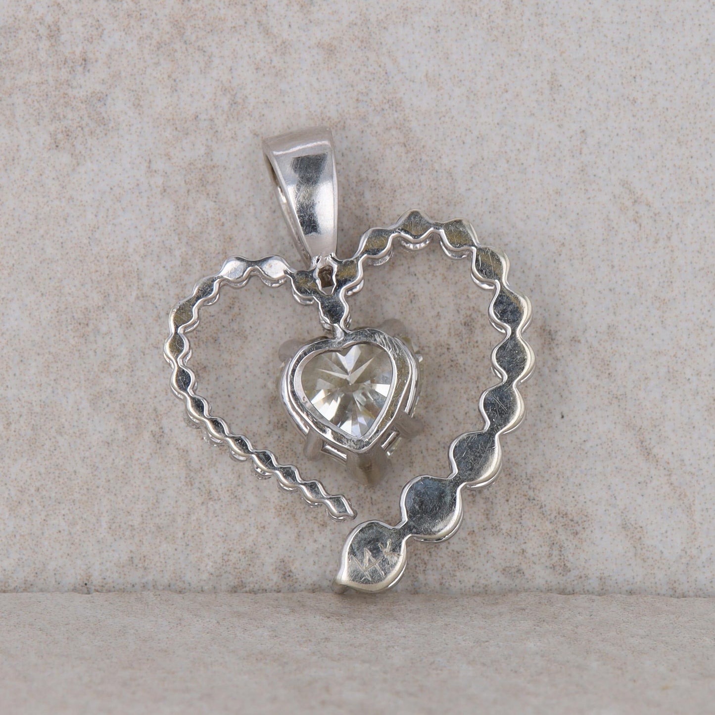 14k White Gold Heart Diamond with Graduated Round Diamond Heart Halo Pendant