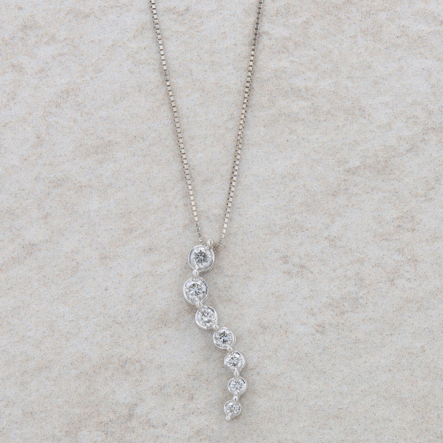 14k White Gold Graduated Diamond Pendant Necklace