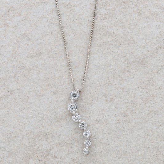 14k White Gold Graduated Diamond Pendant Necklace