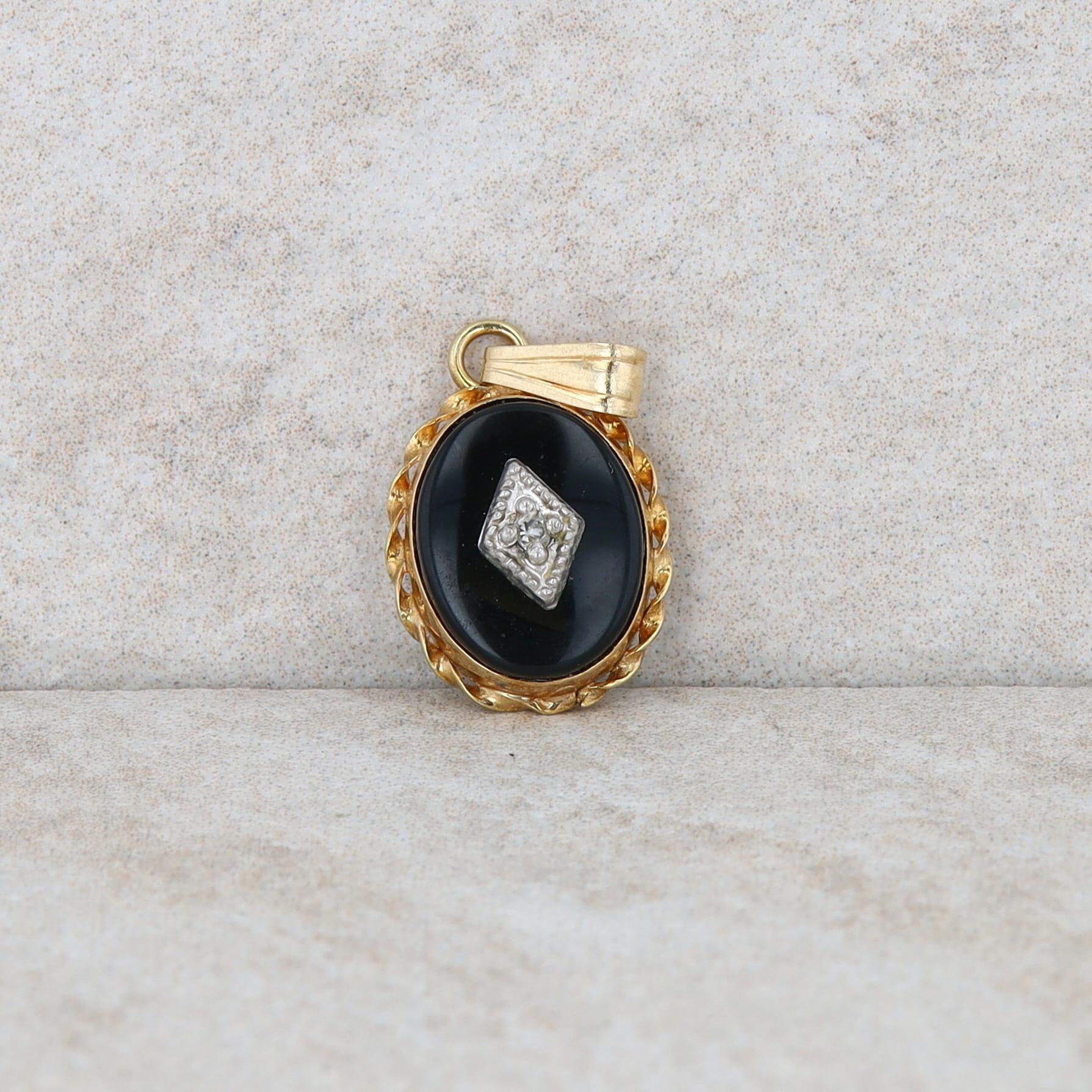 14k Yellow Gold Diamond and Onyx Oval Pendant