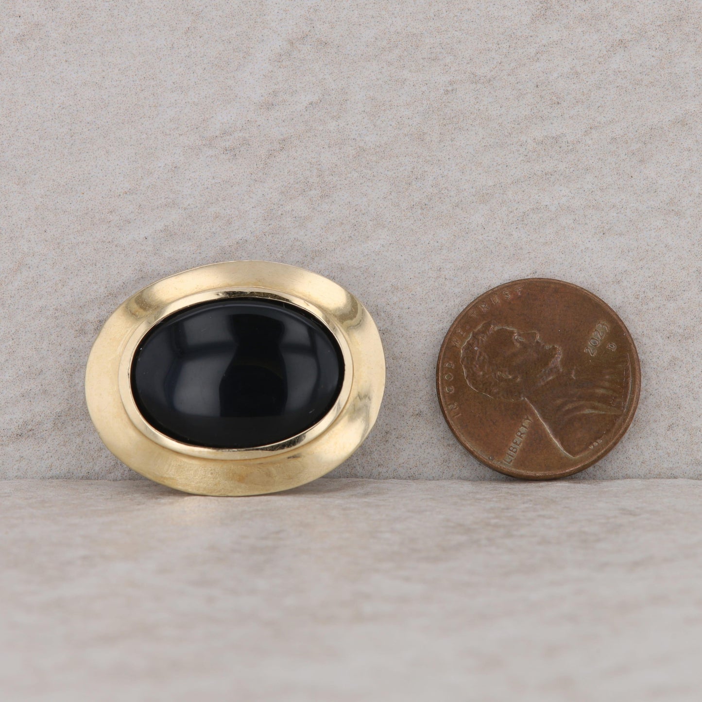 14k Yellow Gold Oval Textured Cabochon Onyx Slide Pendant