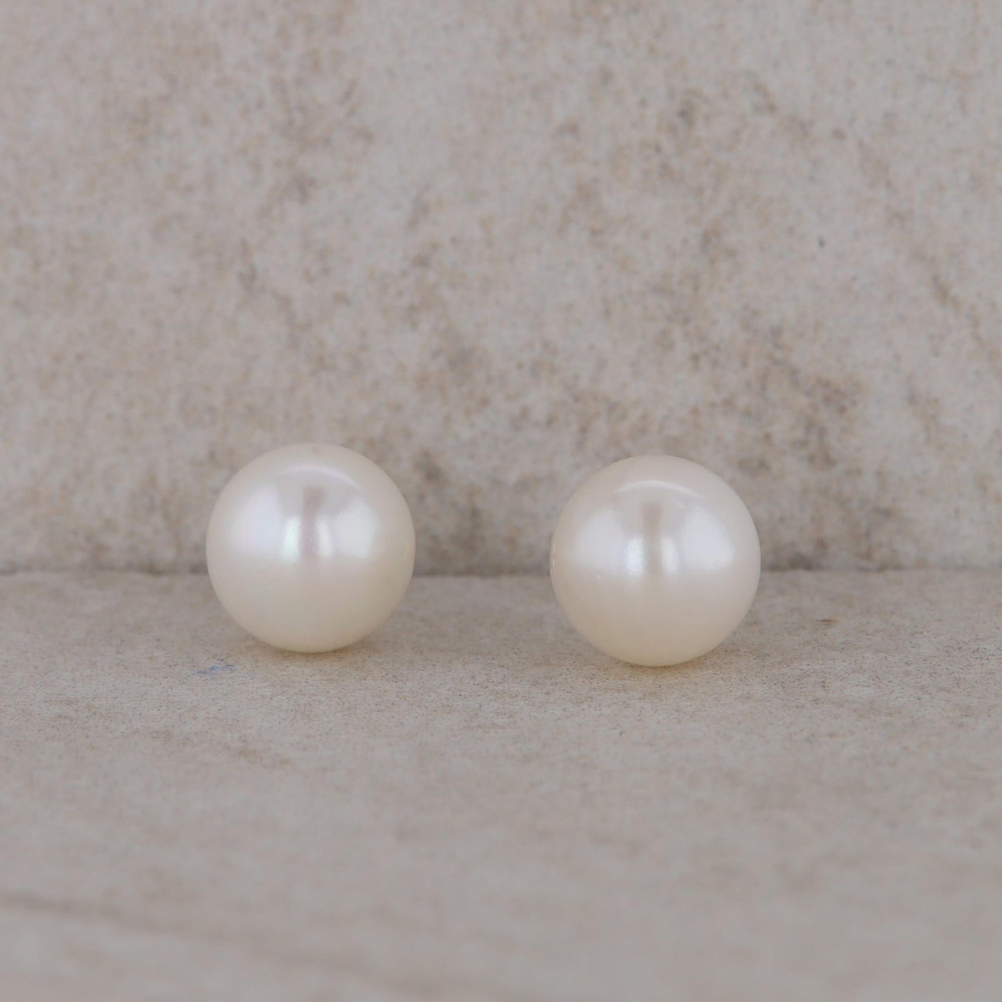 14k Yellow Gold Freshwater Cultured Pearl Stud Earring