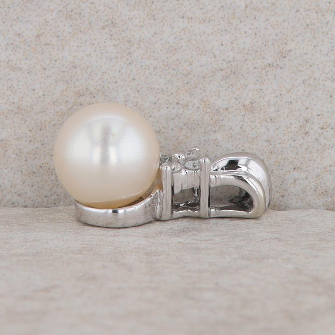 10k White Gold Cultured Pearl & Diamond Cluster Pendant