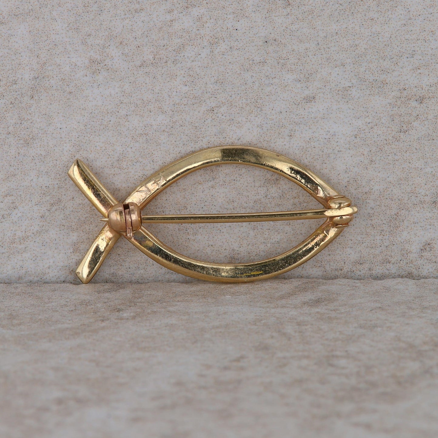 14k Yellow Gold Fish Symbol Pin 2.30g