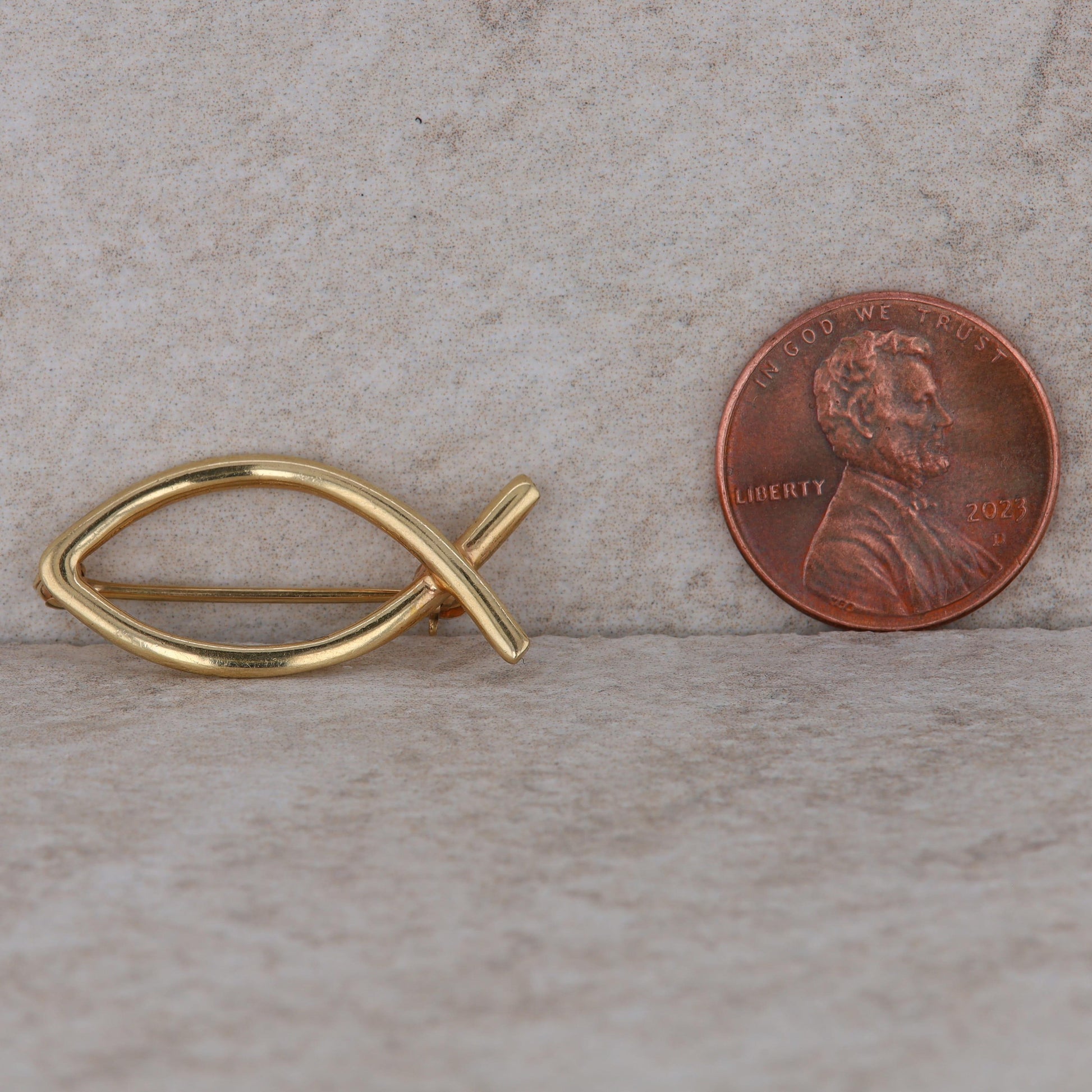 14k Yellow Gold Fish Symbol Pin 2.30g