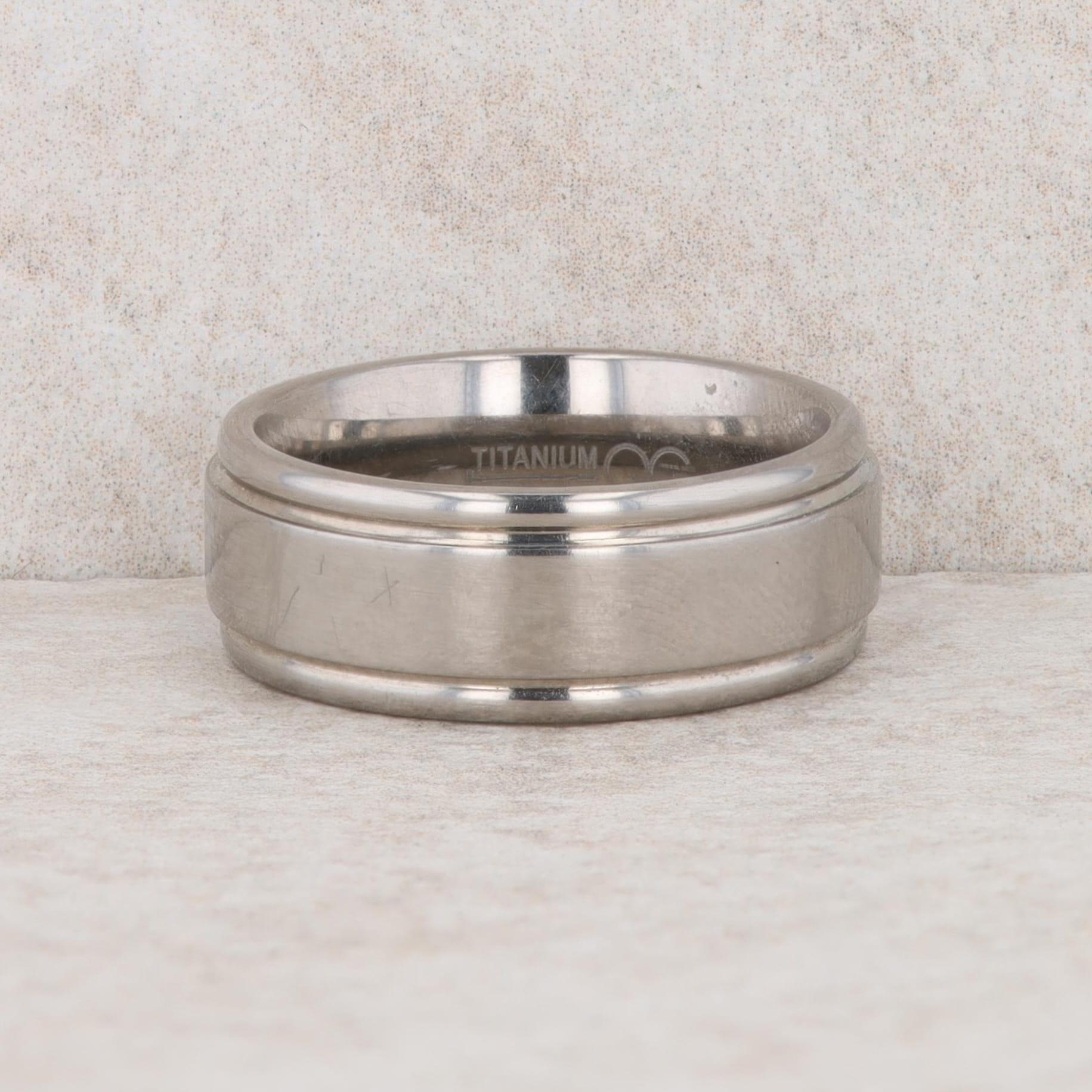 Titanium Men's Grooved Edged Wedding Band