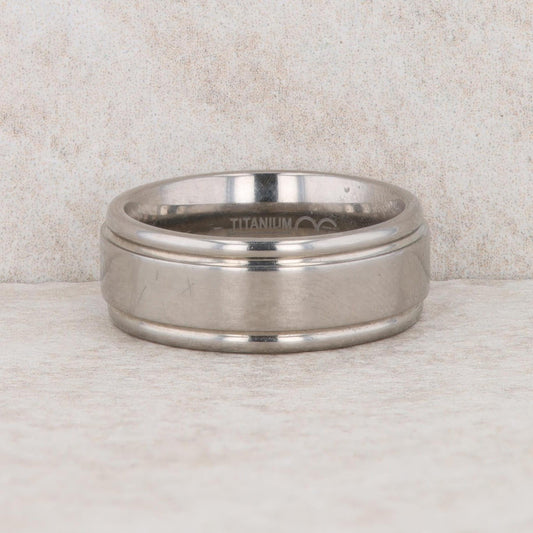 Titanium Men's Grooved Edged Wedding Band