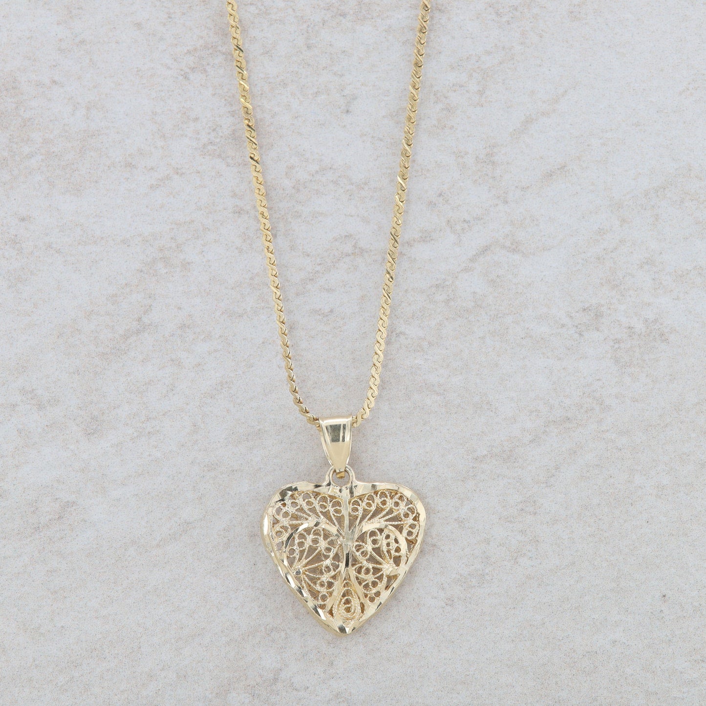 14k Yellow Gold Filigree Heart Cut Out Necklace 16" 6.33g